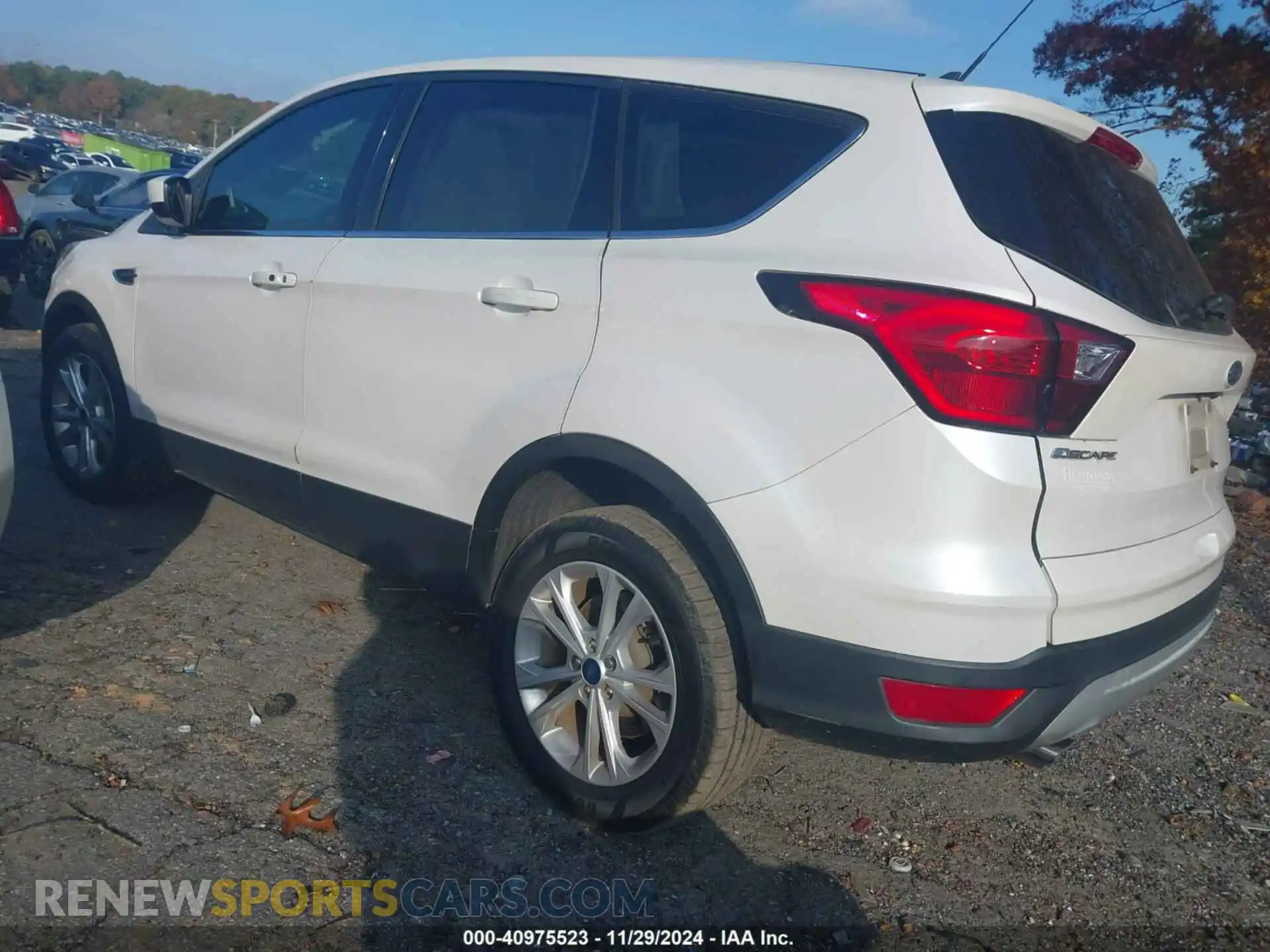3 Фотография поврежденного автомобиля 1FMCU0GD7KUA87803 FORD ESCAPE 2019