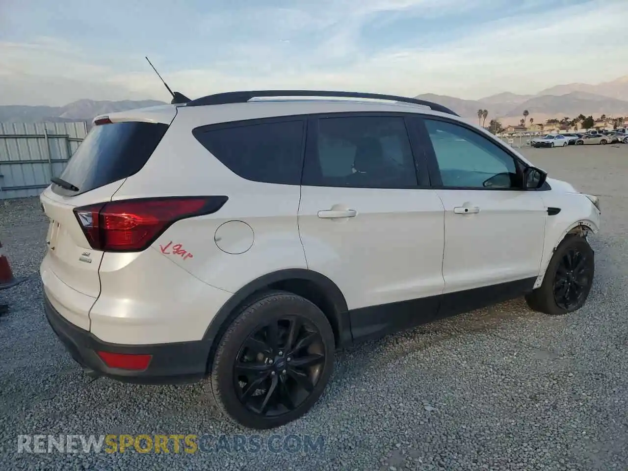 3 Photograph of a damaged car 1FMCU0GD7KUB08472 FORD ESCAPE 2019