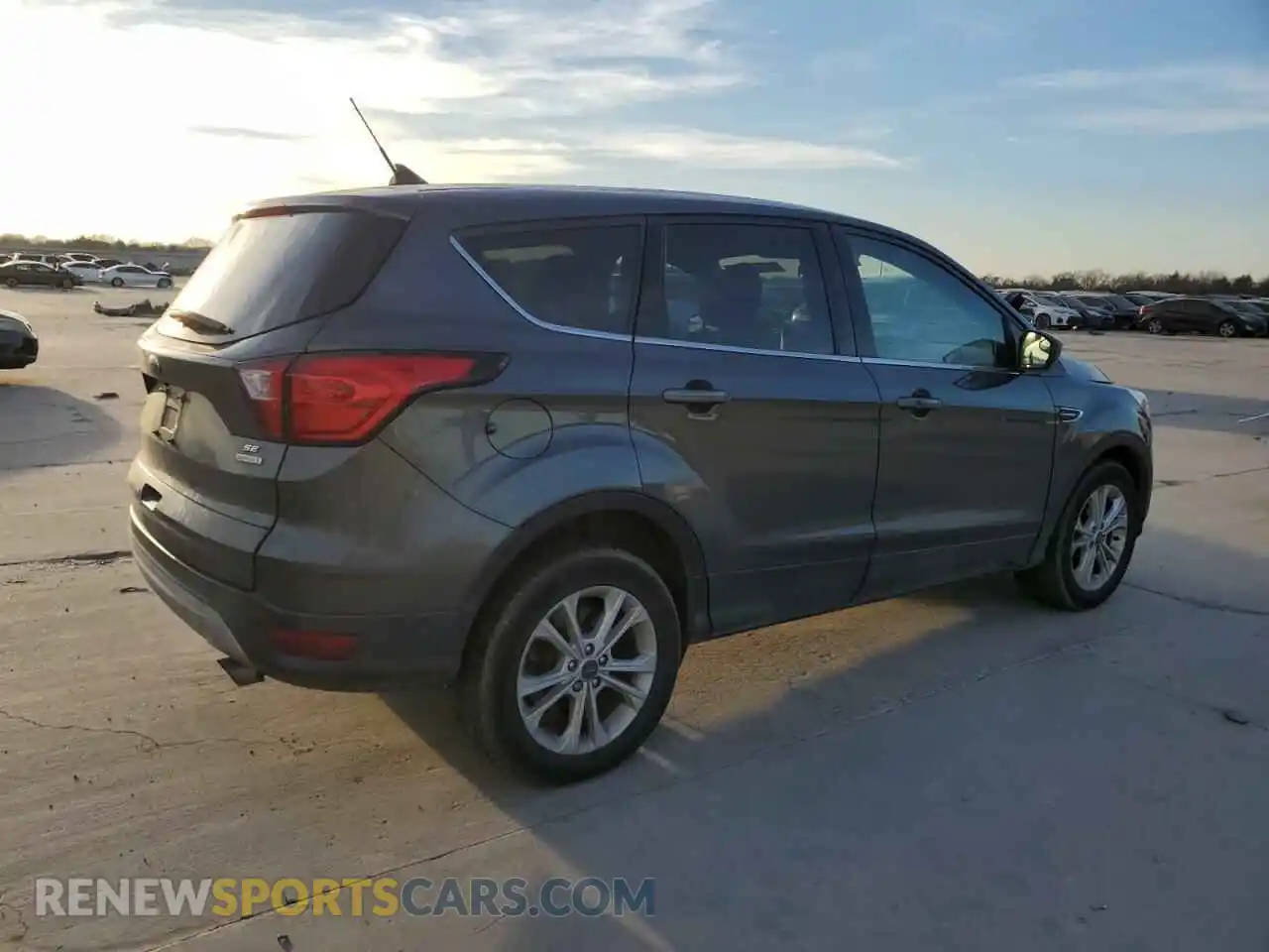 3 Photograph of a damaged car 1FMCU0GD7KUB56439 FORD ESCAPE 2019