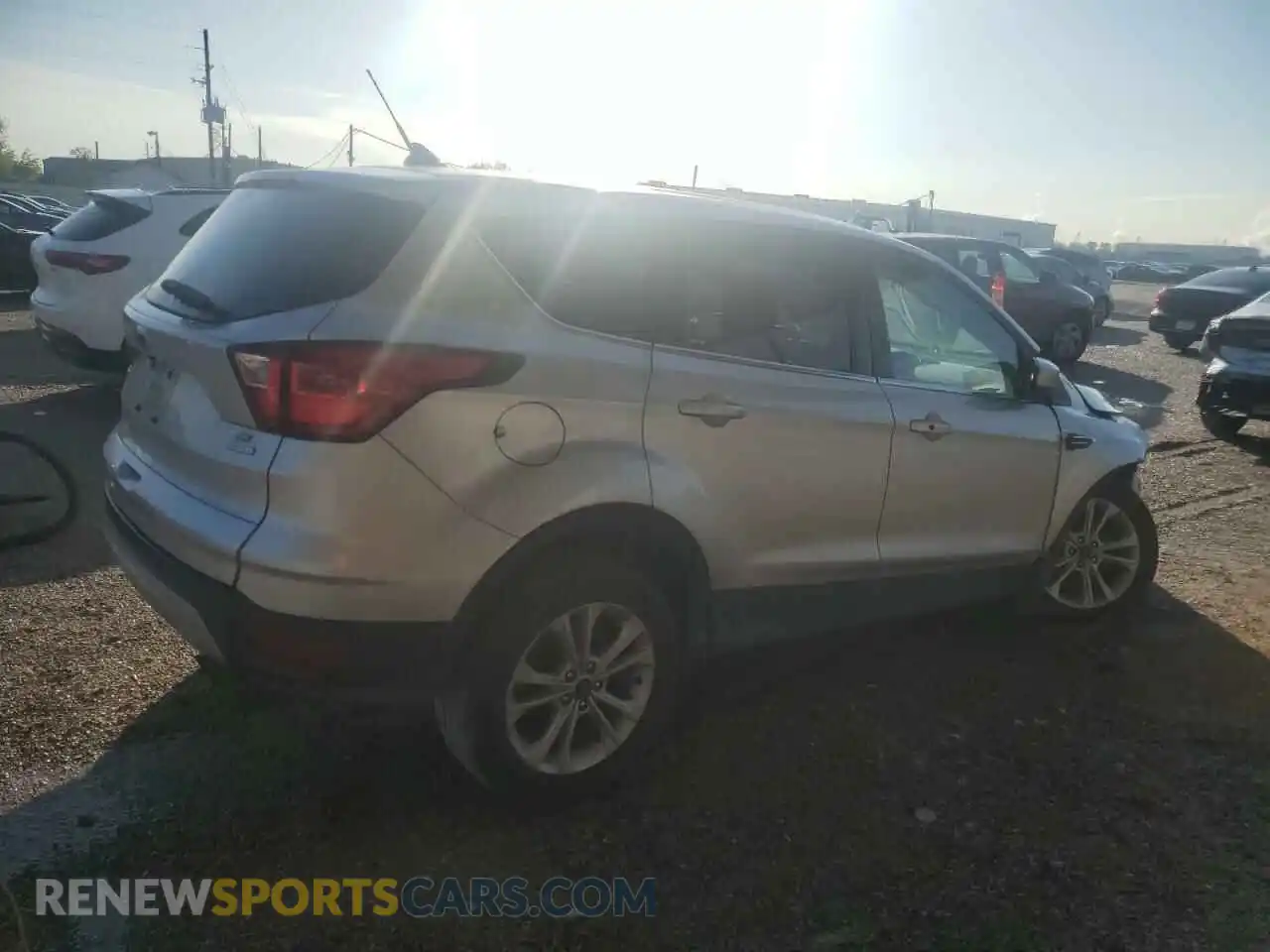 3 Photograph of a damaged car 1FMCU0GD7KUB57199 FORD ESCAPE 2019