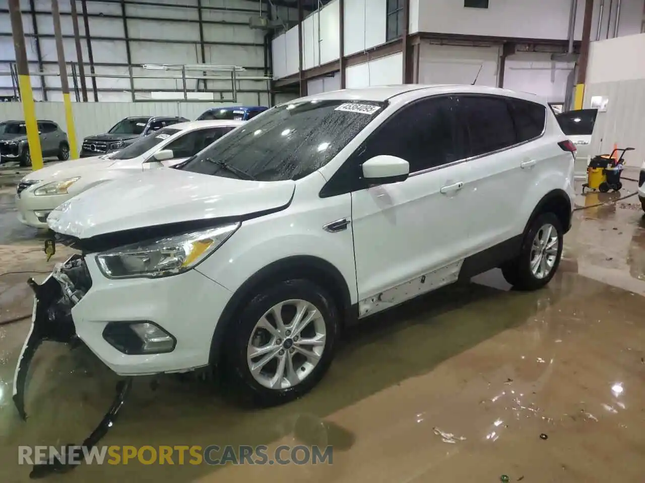 1 Photograph of a damaged car 1FMCU0GD7KUB99288 FORD ESCAPE 2019