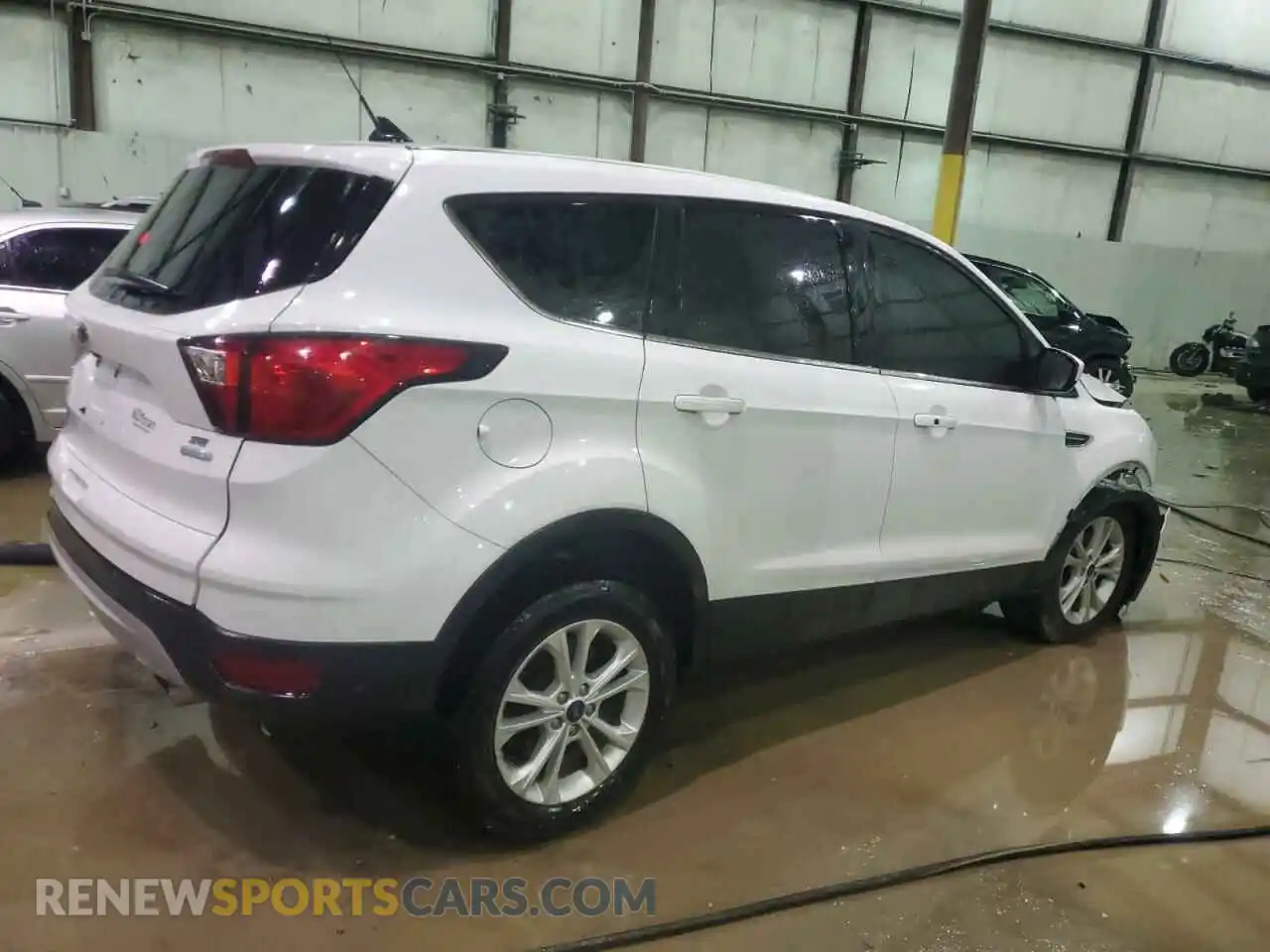 3 Photograph of a damaged car 1FMCU0GD7KUB99288 FORD ESCAPE 2019