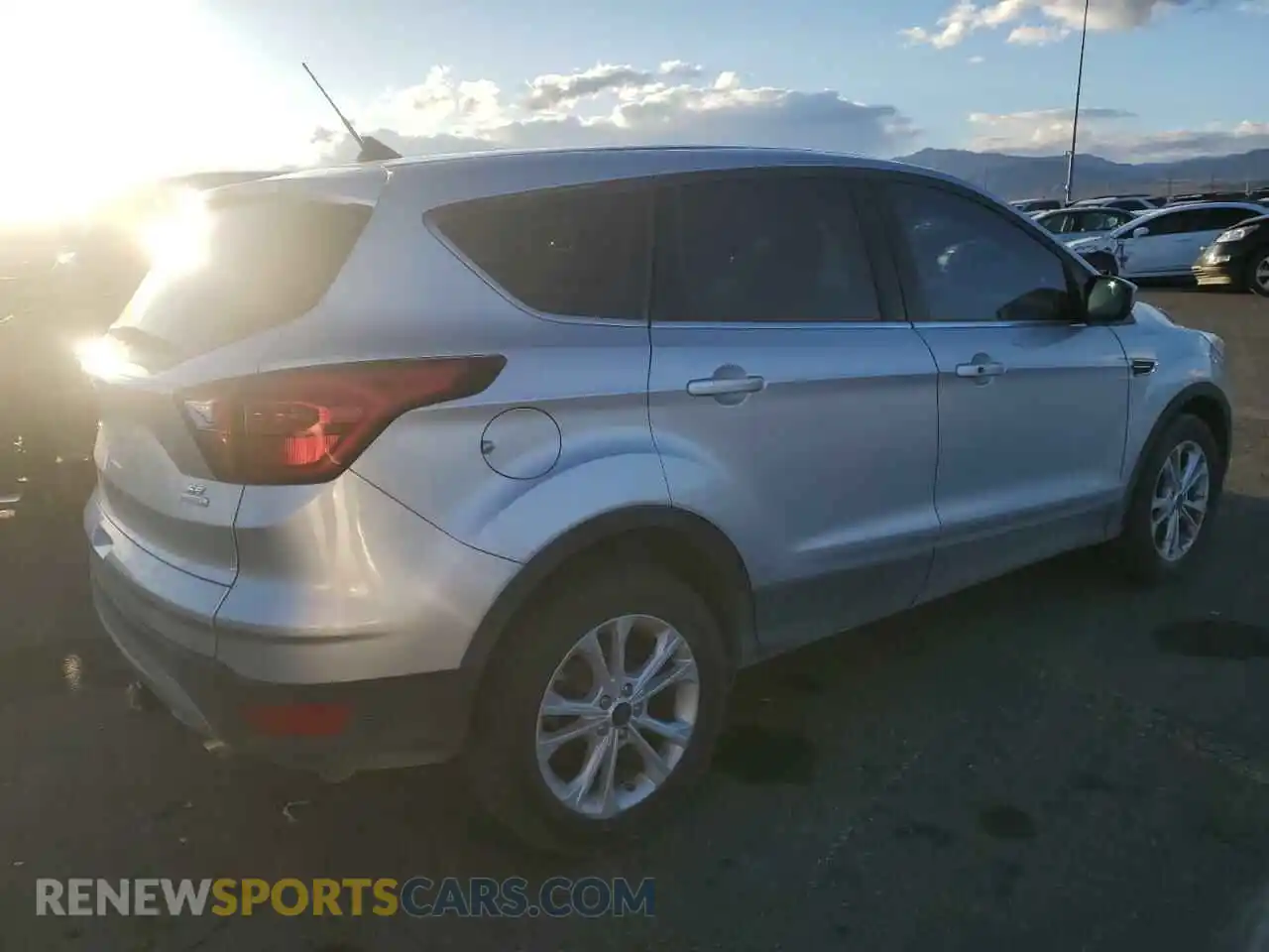 3 Photograph of a damaged car 1FMCU0GD8KUB06892 FORD ESCAPE 2019