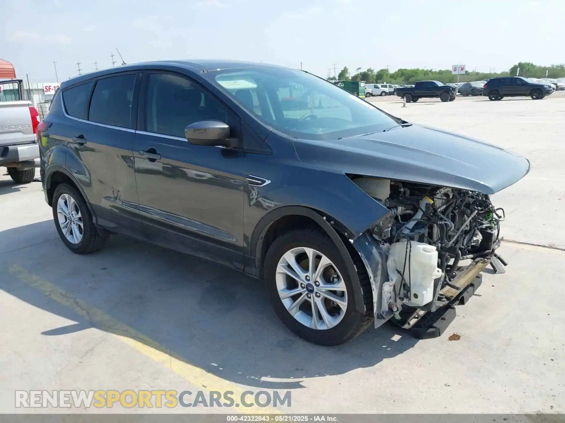 1 Photograph of a damaged car 1FMCU0GD8KUC52290 FORD ESCAPE 2019