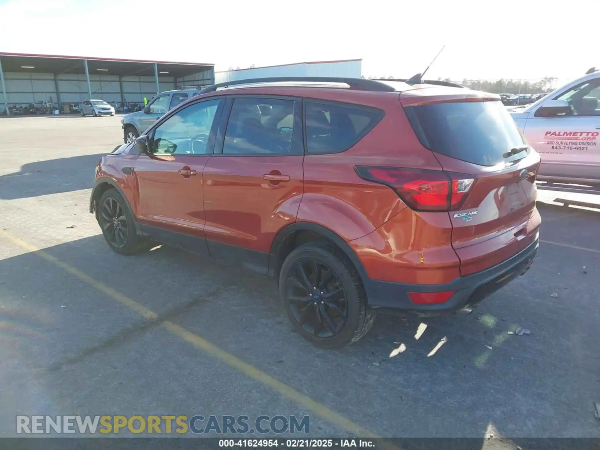 3 Photograph of a damaged car 1FMCU0GD9KUA06901 FORD ESCAPE 2019