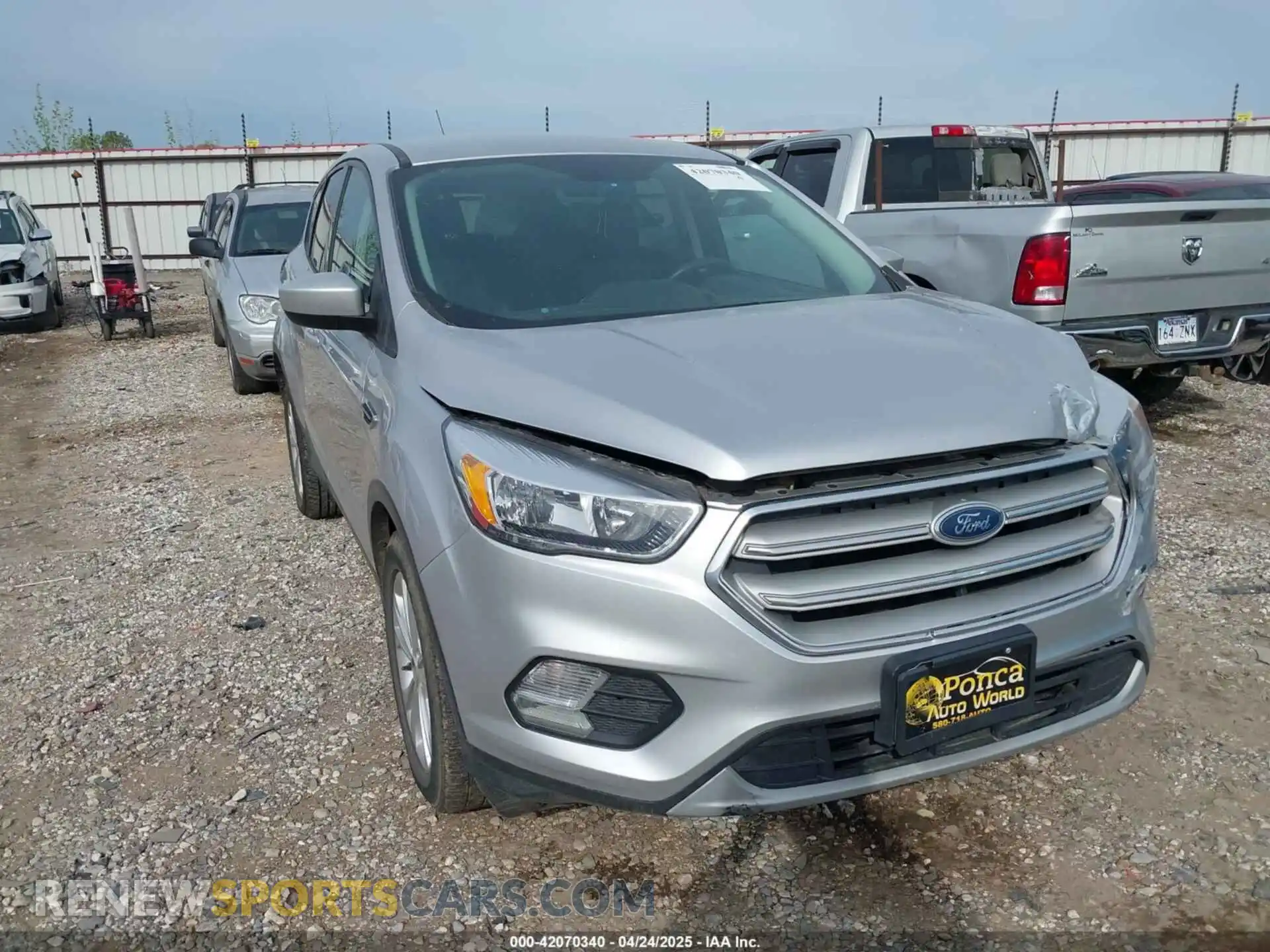1 Photograph of a damaged car 1FMCU0GD9KUB09574 FORD ESCAPE 2019