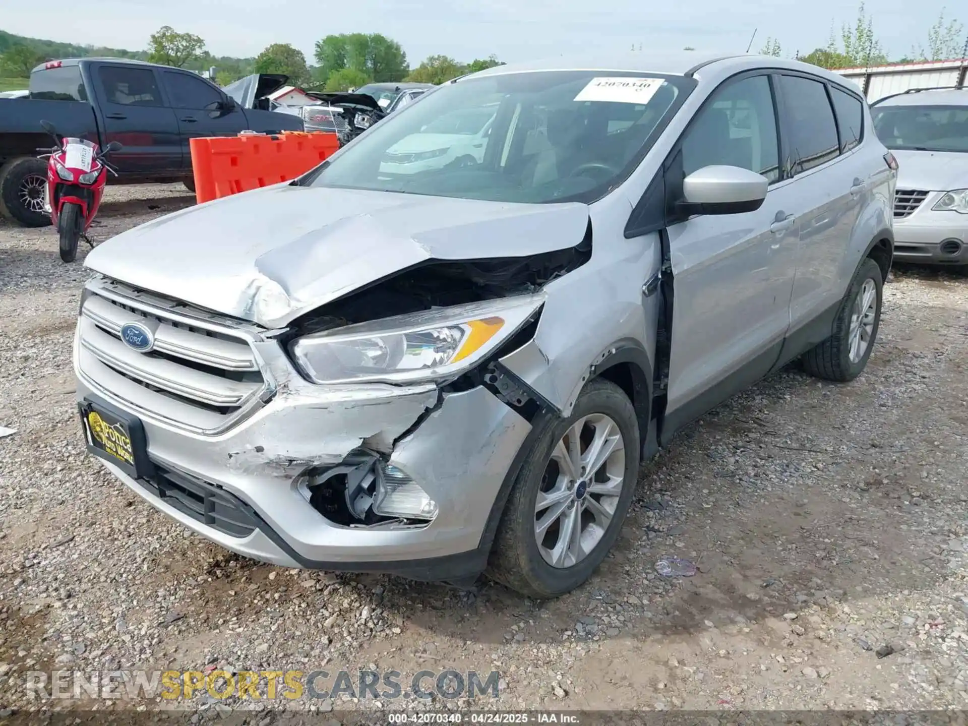 2 Photograph of a damaged car 1FMCU0GD9KUB09574 FORD ESCAPE 2019
