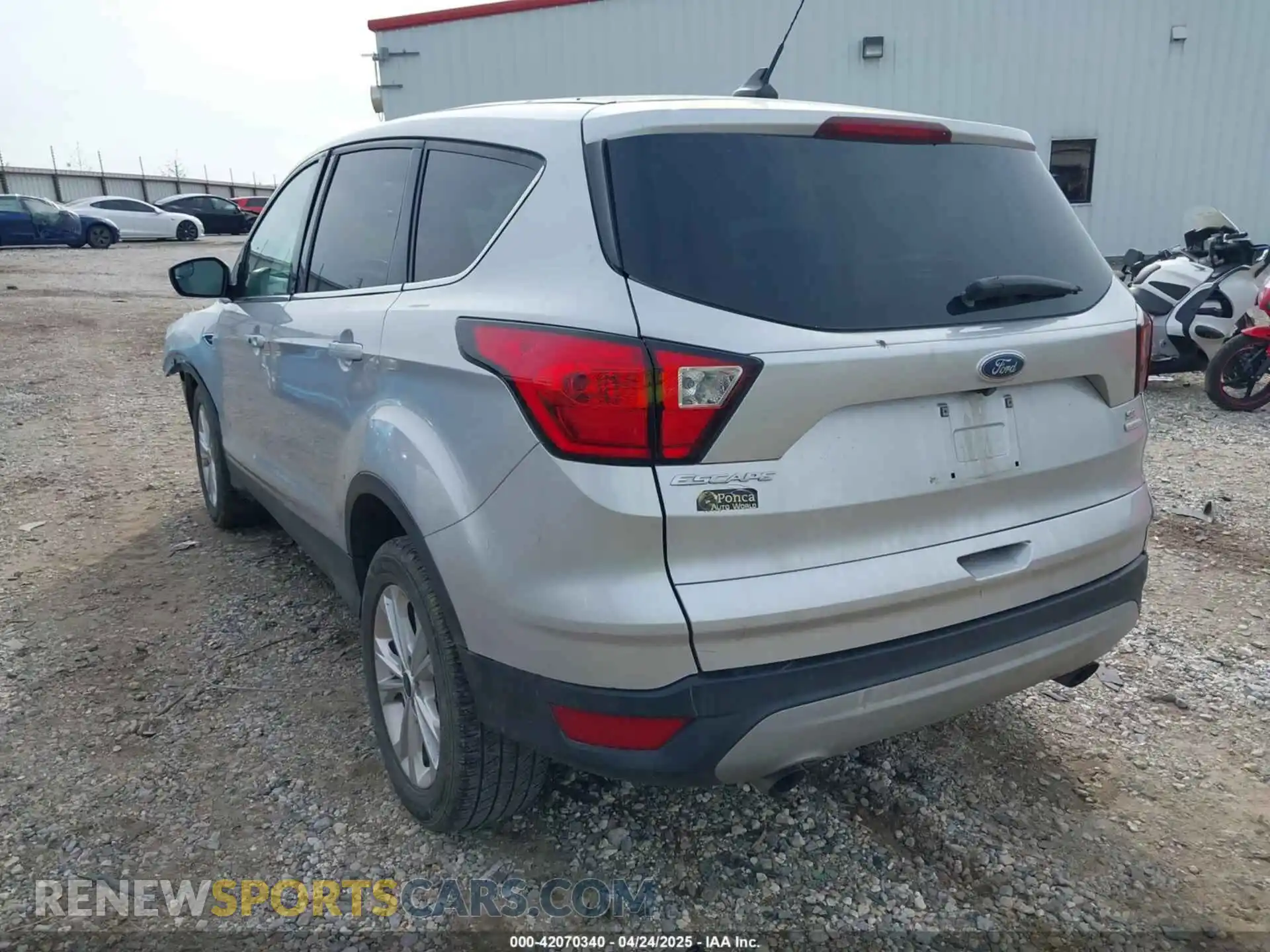 3 Photograph of a damaged car 1FMCU0GD9KUB09574 FORD ESCAPE 2019