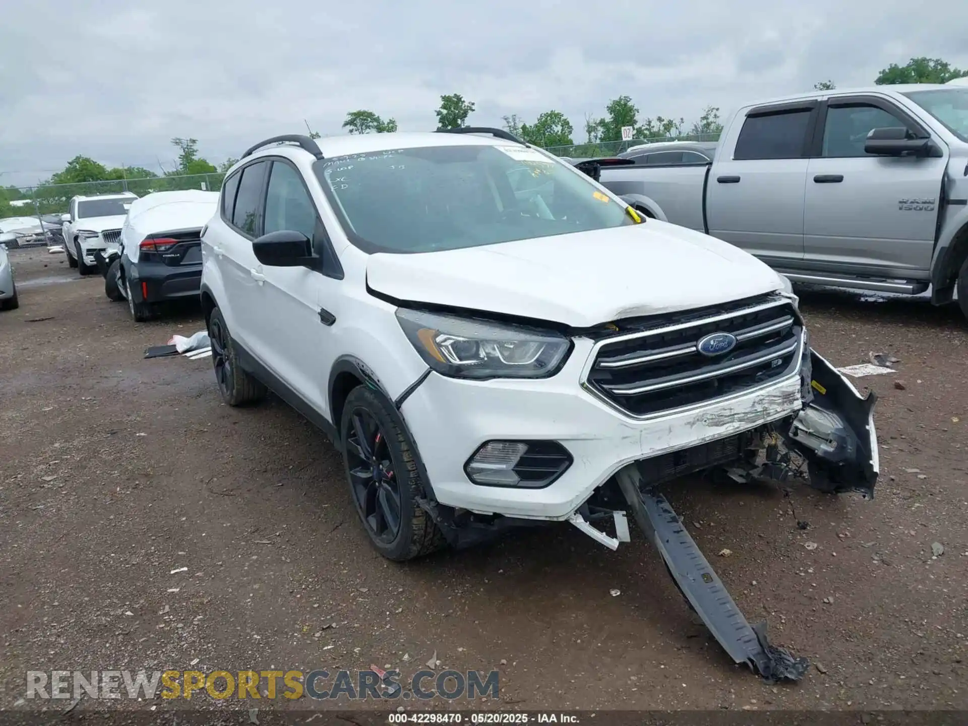 1 Photograph of a damaged car 1FMCU0GD9KUB14208 FORD ESCAPE 2019