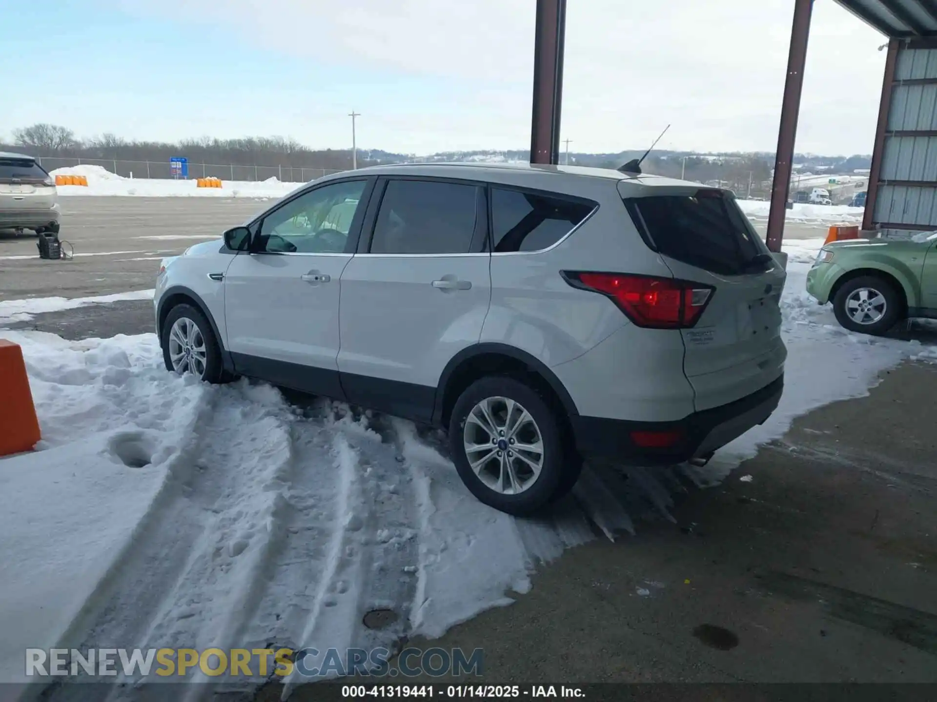 3 Photograph of a damaged car 1FMCU0GD9KUB27265 FORD ESCAPE 2019