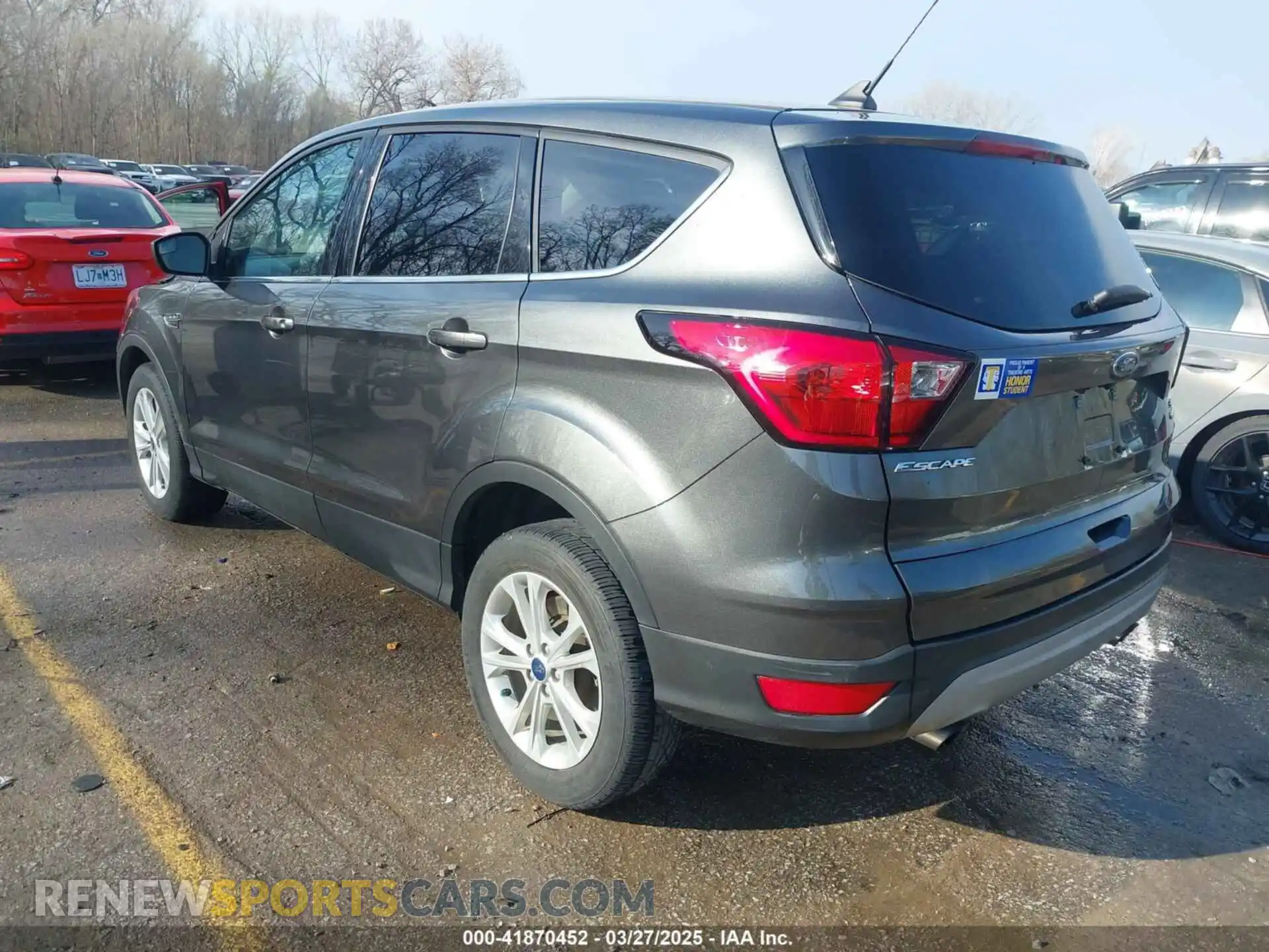 3 Photograph of a damaged car 1FMCU0GD9KUB58550 FORD ESCAPE 2019