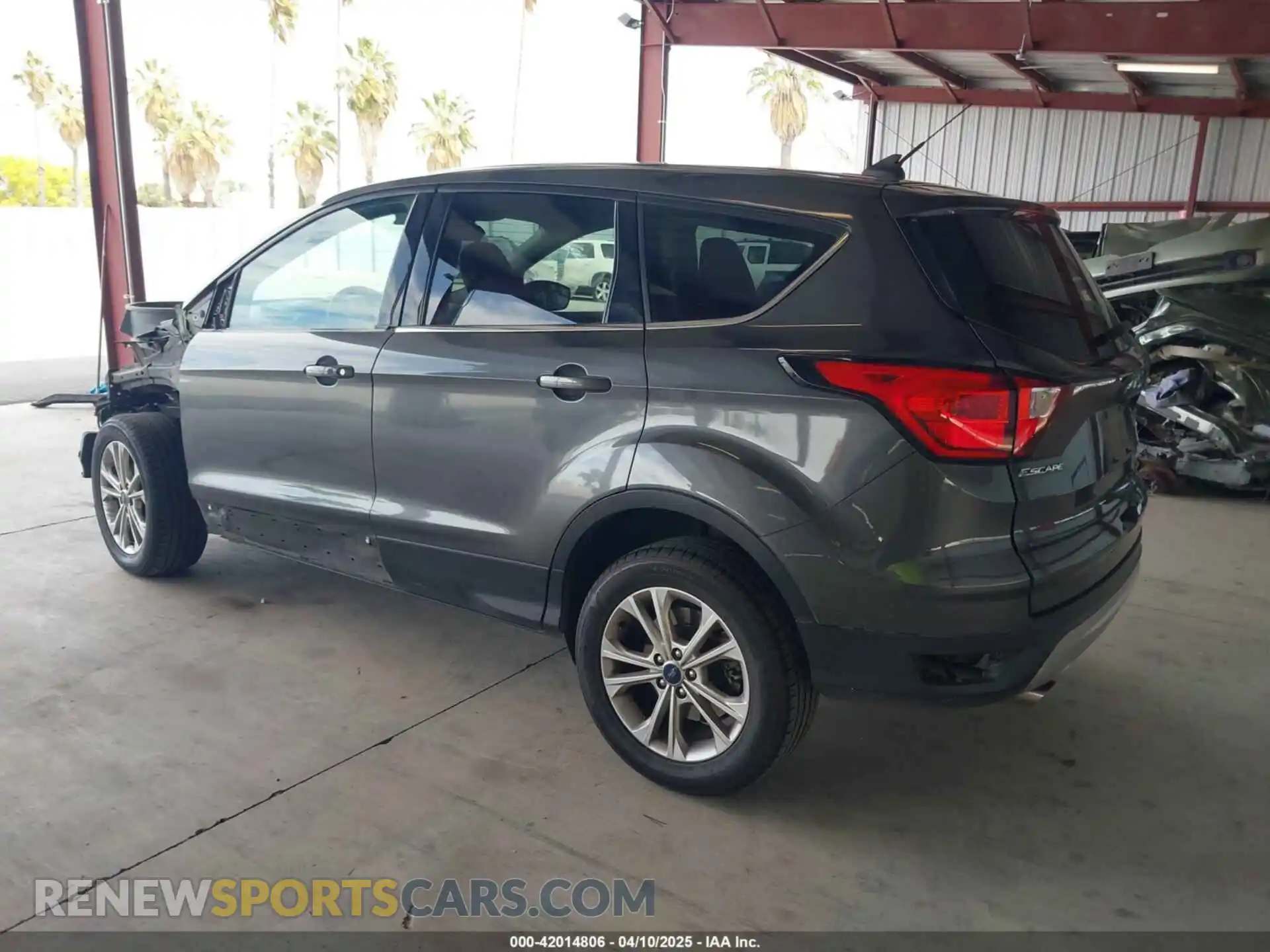 3 fotografías del automóvil dañado 1FMCU0GD9KUB79835 FORD ESCAPE 2019