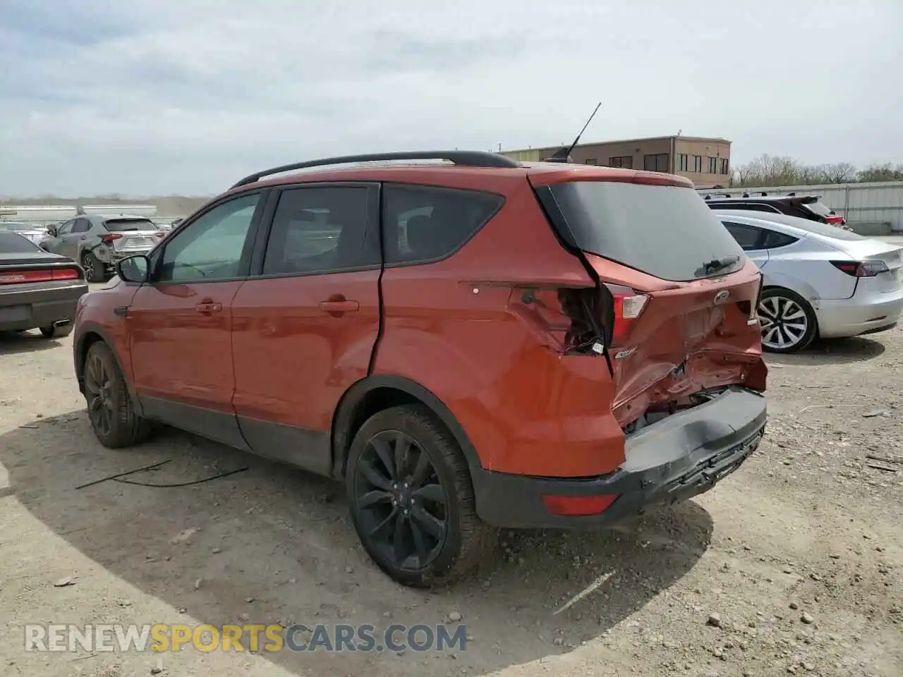 2 Фотография поврежденного автомобиля 1FMCU0GD9KUC26040 FORD ESCAPE 2019