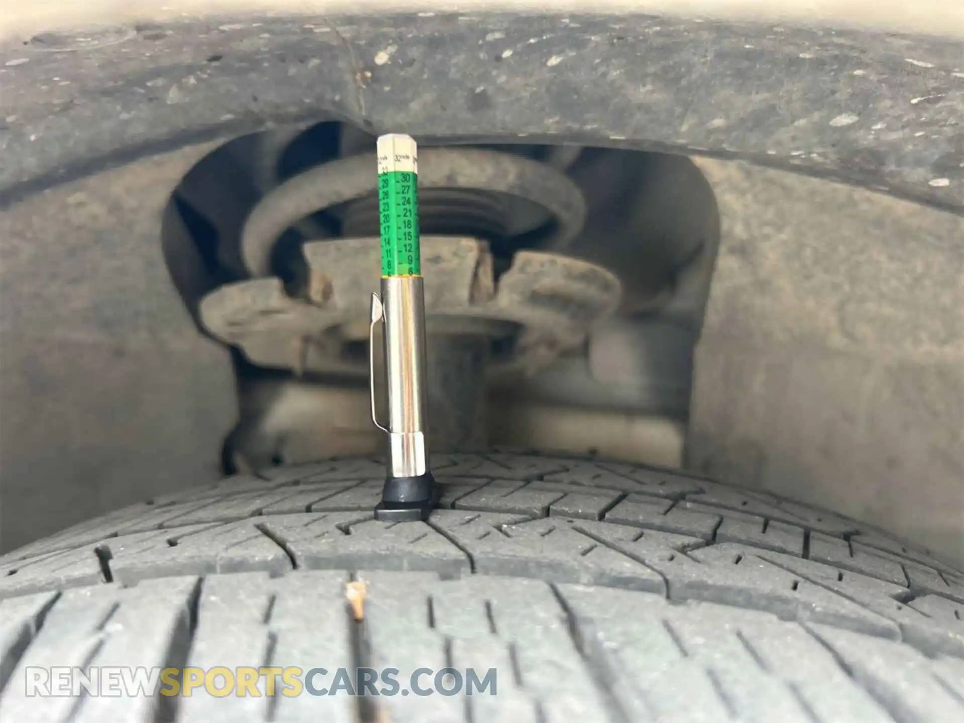 2 Photograph of a damaged car 1FMCU0GD9KUC52668 FORD ESCAPE 2019