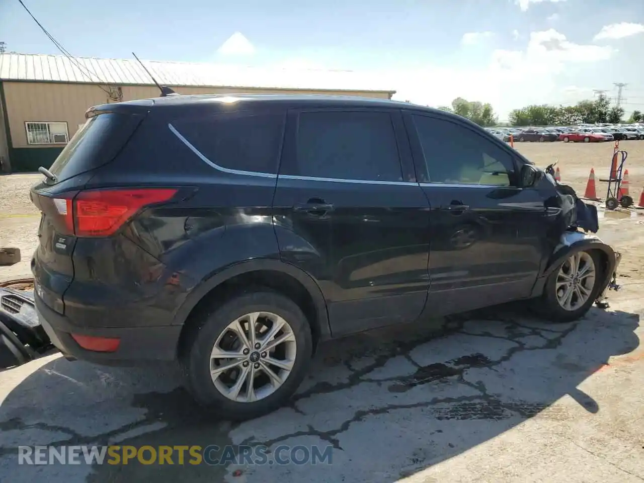 3 Photograph of a damaged car 1FMCU0GDXKUB25766 FORD ESCAPE 2019