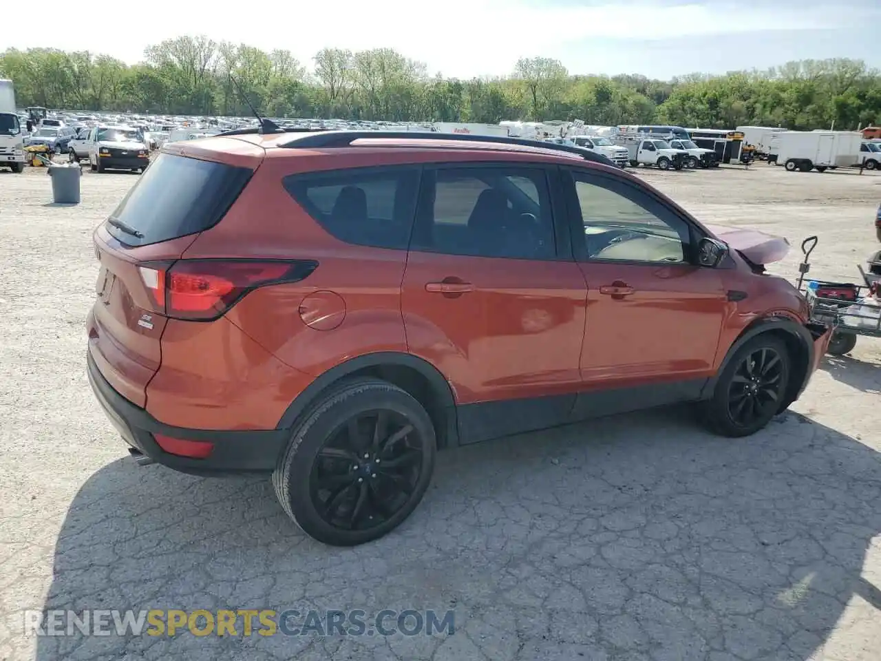3 Photograph of a damaged car 1FMCU0GDXKUC52985 FORD ESCAPE 2019