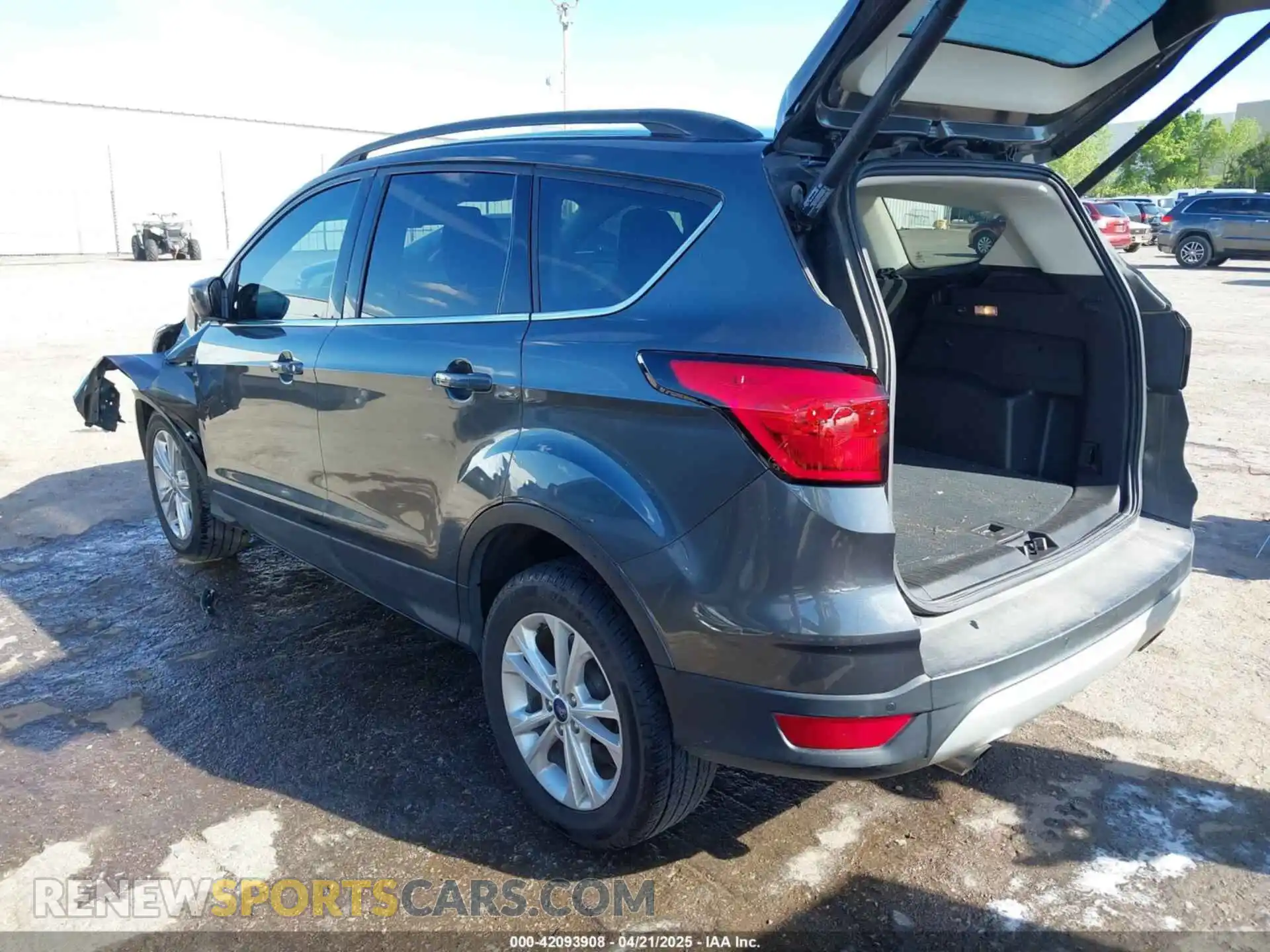 3 Photograph of a damaged car 1FMCU0HD2KUC52834 FORD ESCAPE 2019