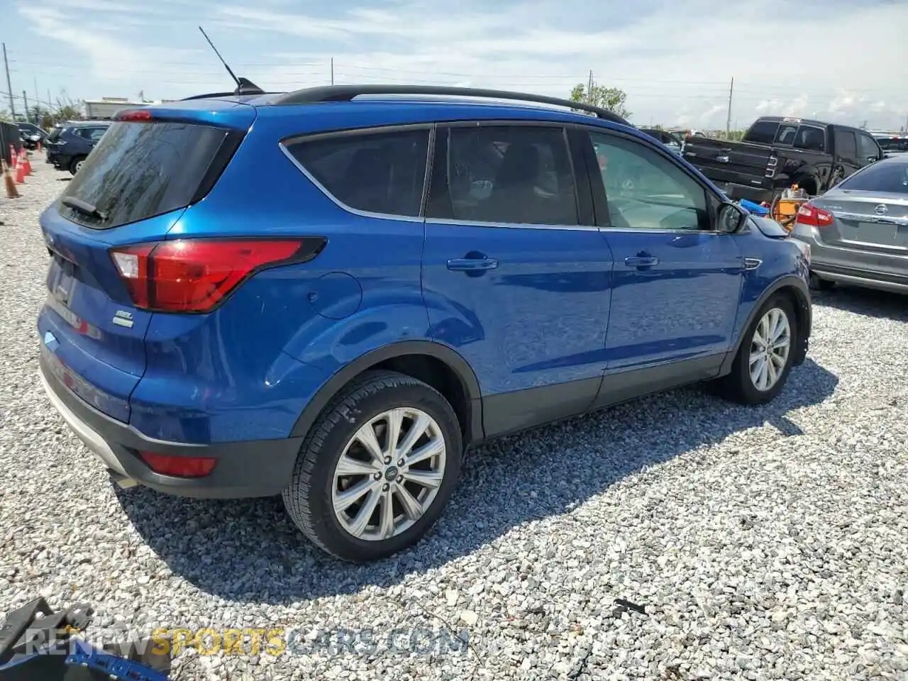 3 Photograph of a damaged car 1FMCU0HD3KUB95446 FORD ESCAPE 2019