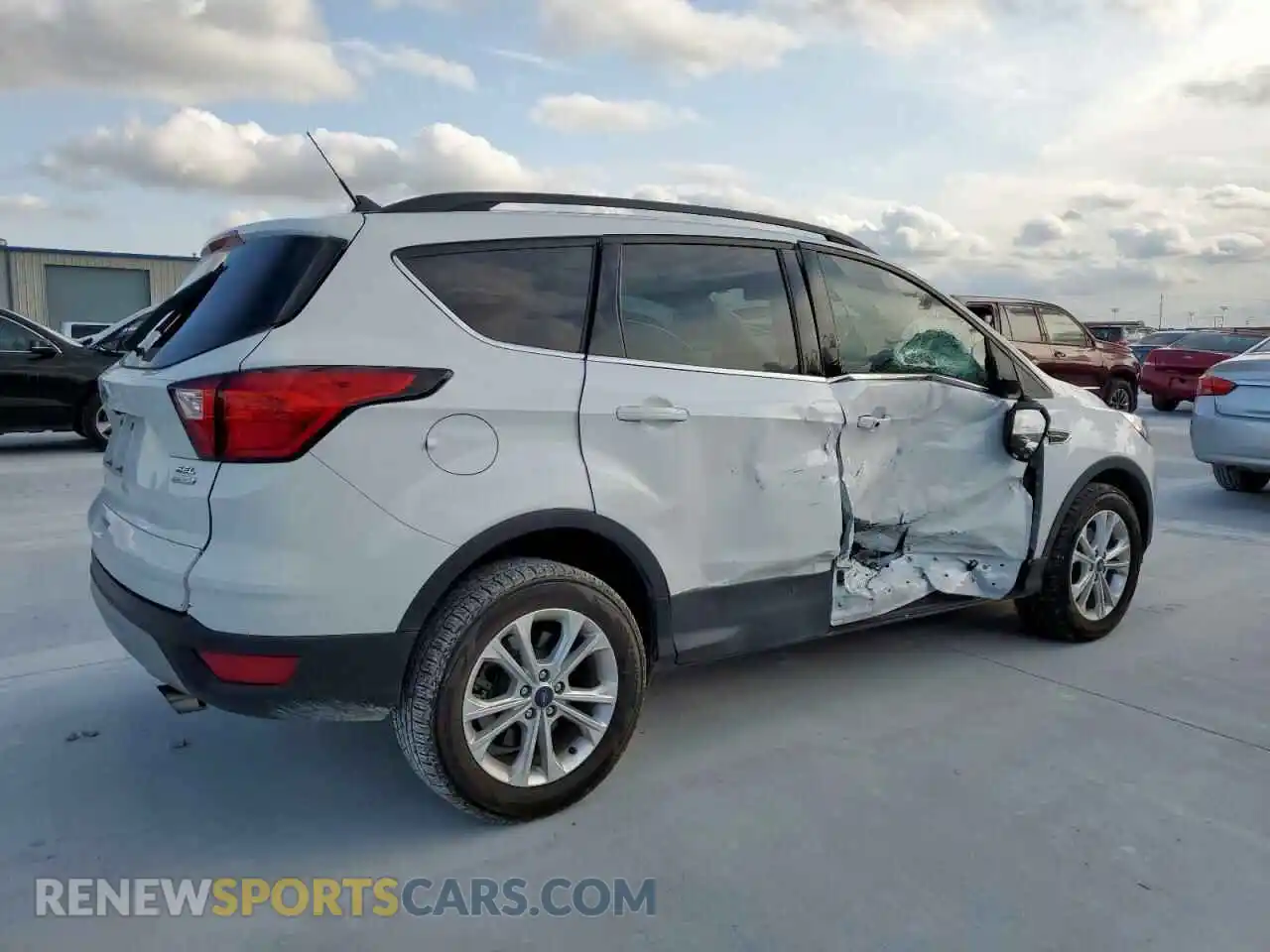 3 Photograph of a damaged car 1FMCU0HD7KUB26453 FORD ESCAPE 2019