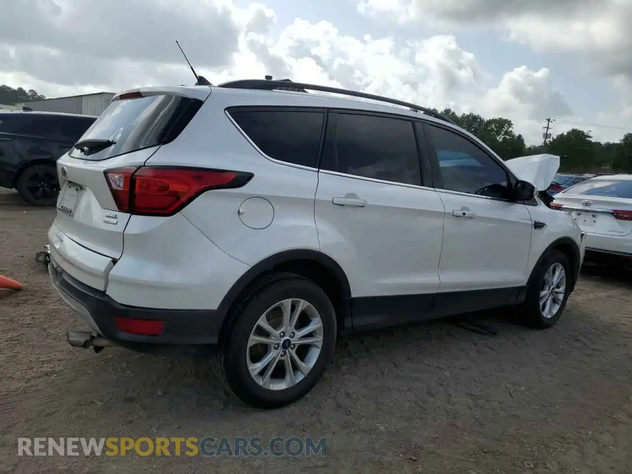 3 Photograph of a damaged car 1FMCU0HD7KUB75152 FORD ESCAPE 2019