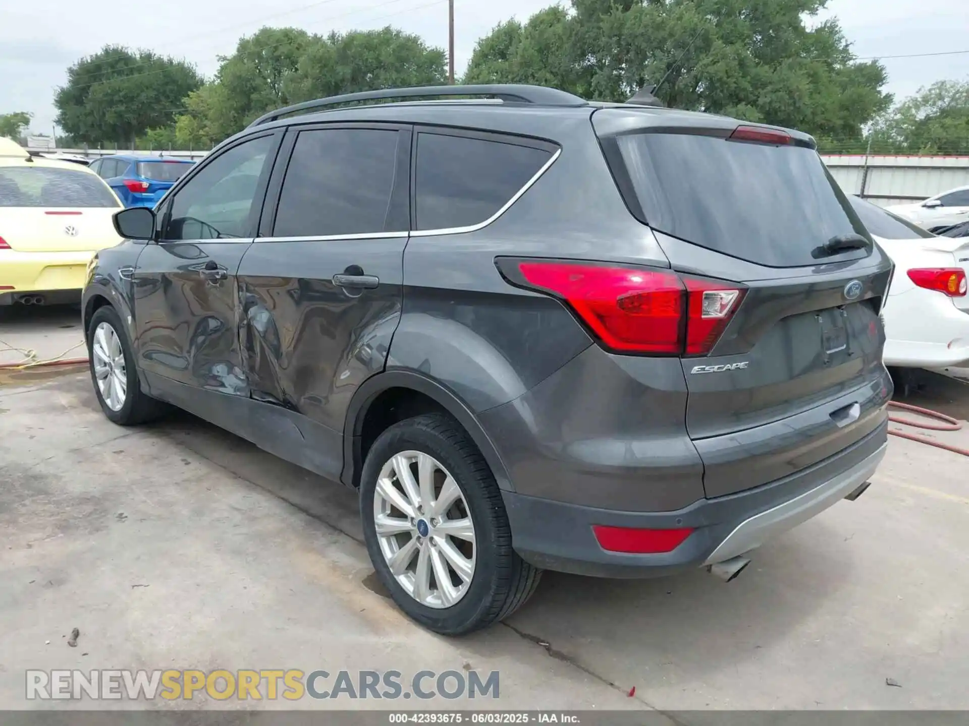 3 Photograph of a damaged car 1FMCU0HD9KUB77842 FORD ESCAPE 2019