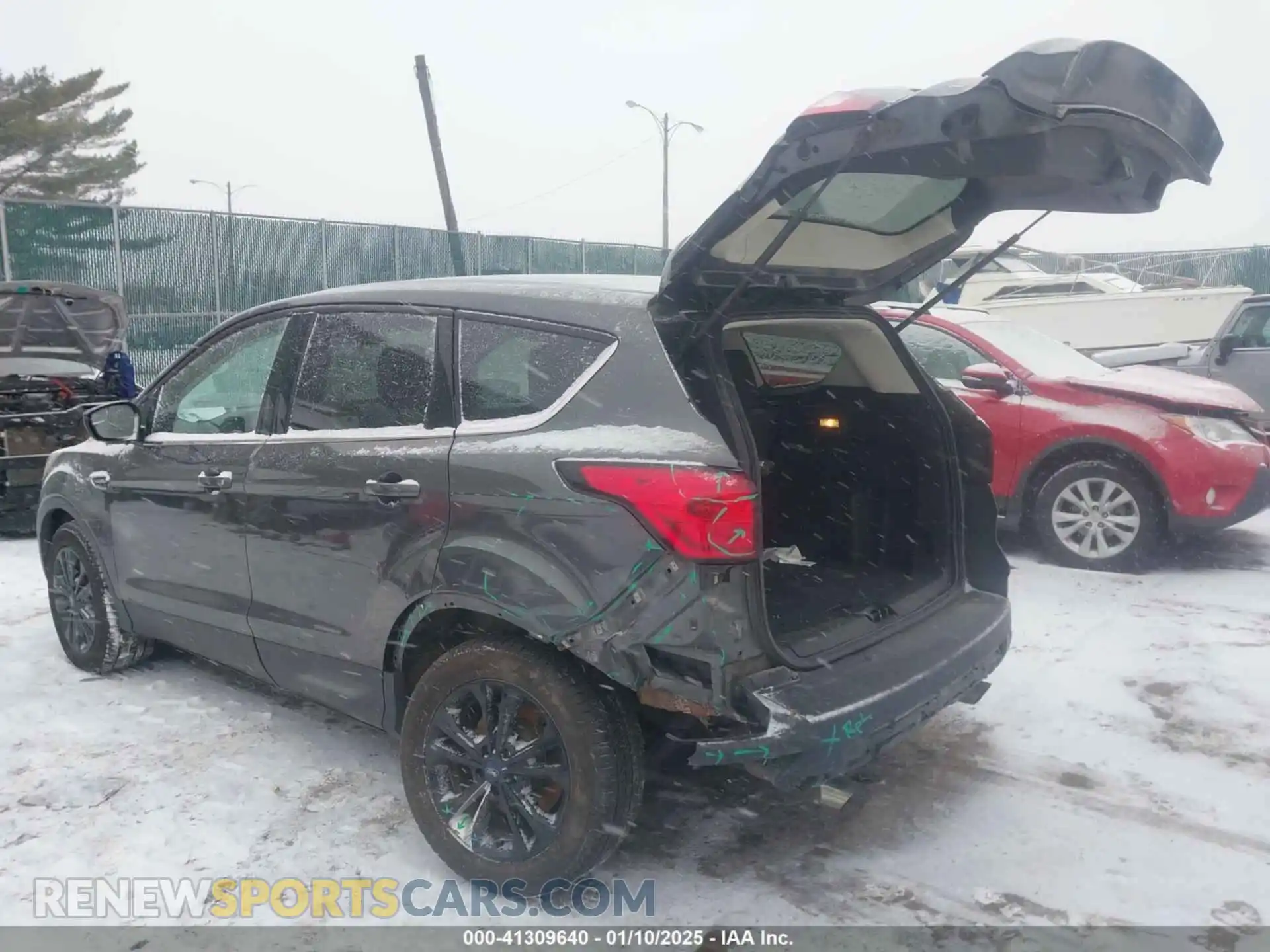 3 Фотография поврежденного автомобиля 1FMCU9GD0KUA08704 FORD ESCAPE 2019