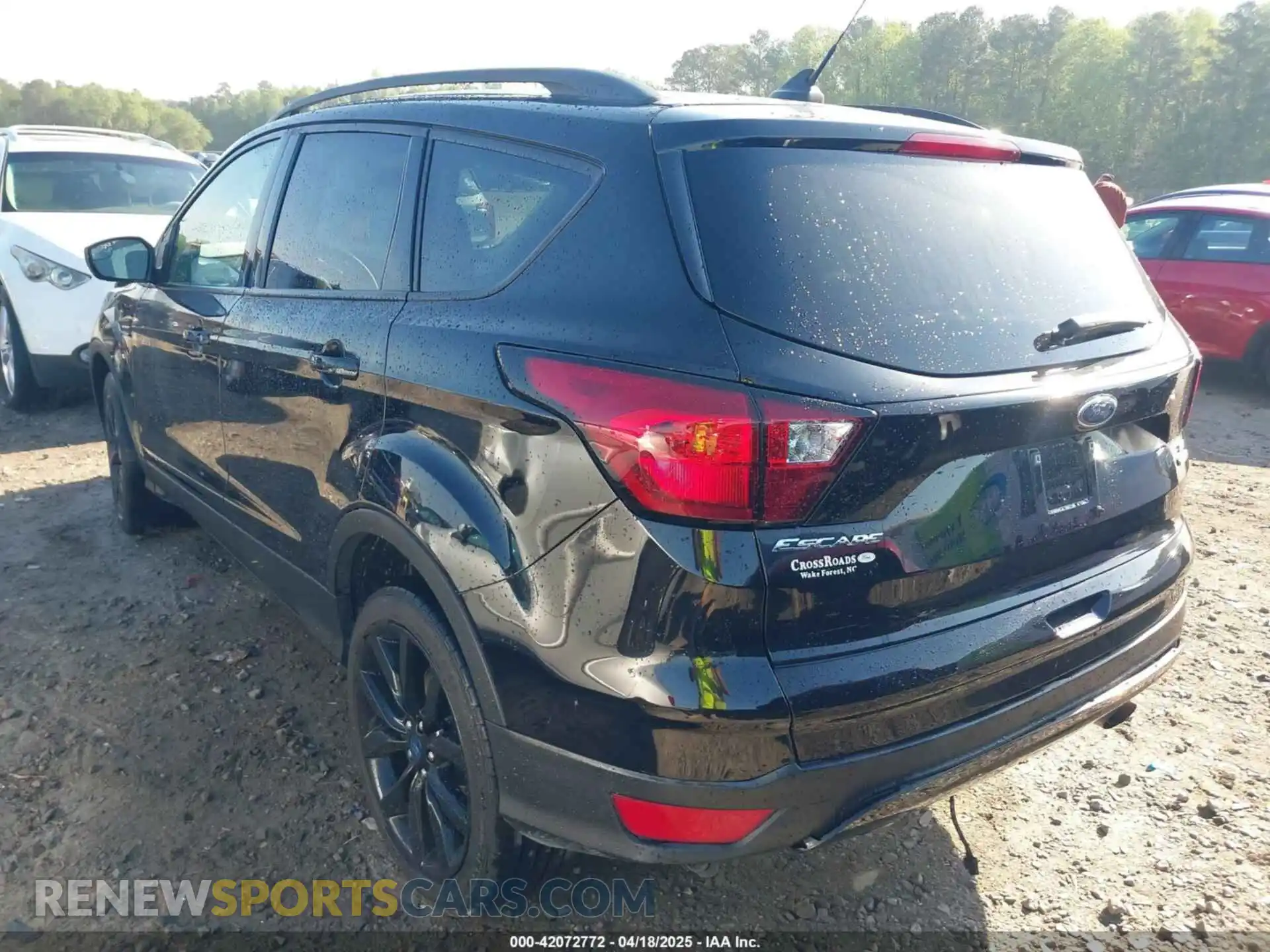 3 Photograph of a damaged car 1FMCU9GD0KUA67526 FORD ESCAPE 2019