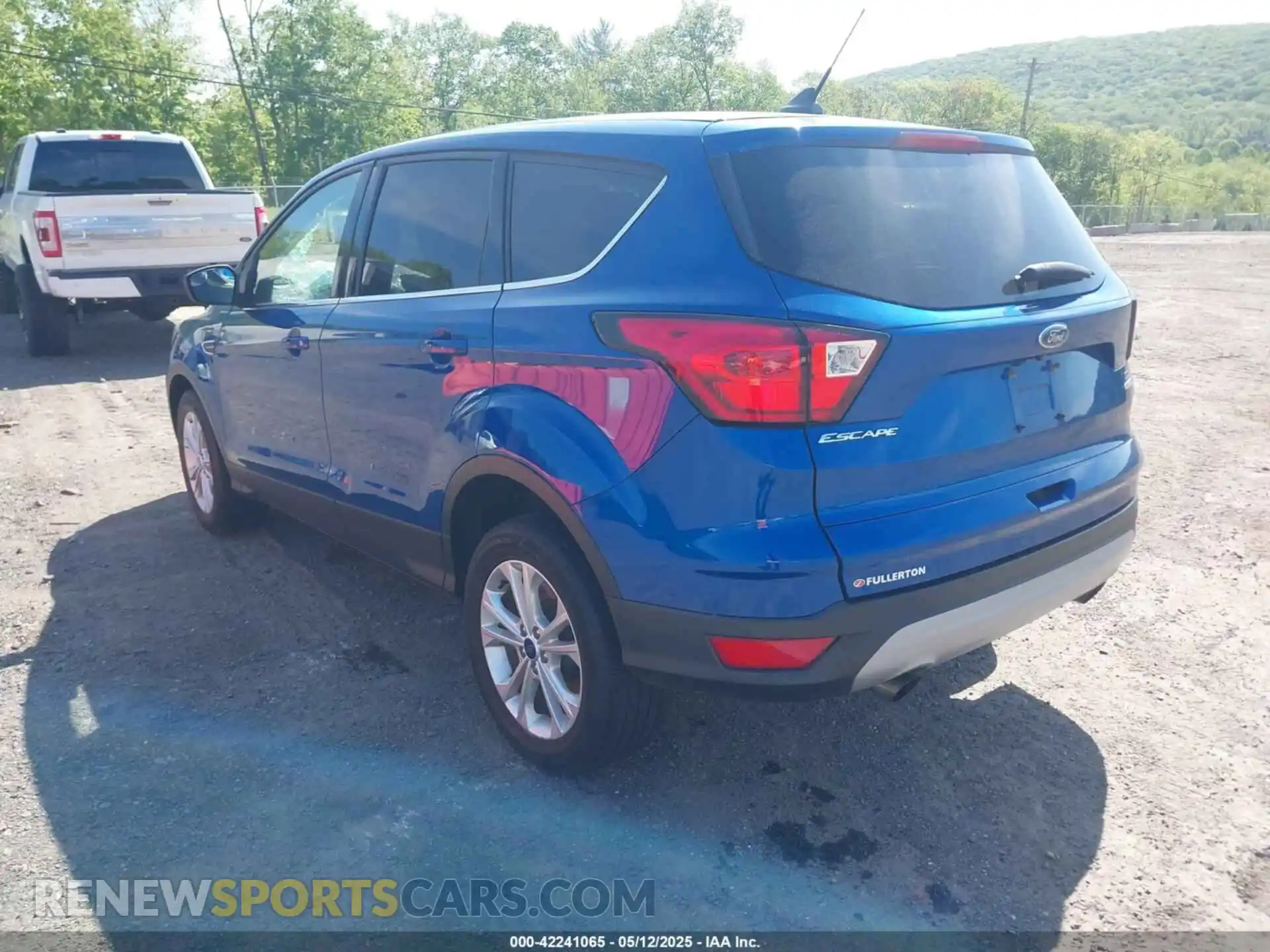 3 Photograph of a damaged car 1FMCU9GD0KUB92008 FORD ESCAPE 2019