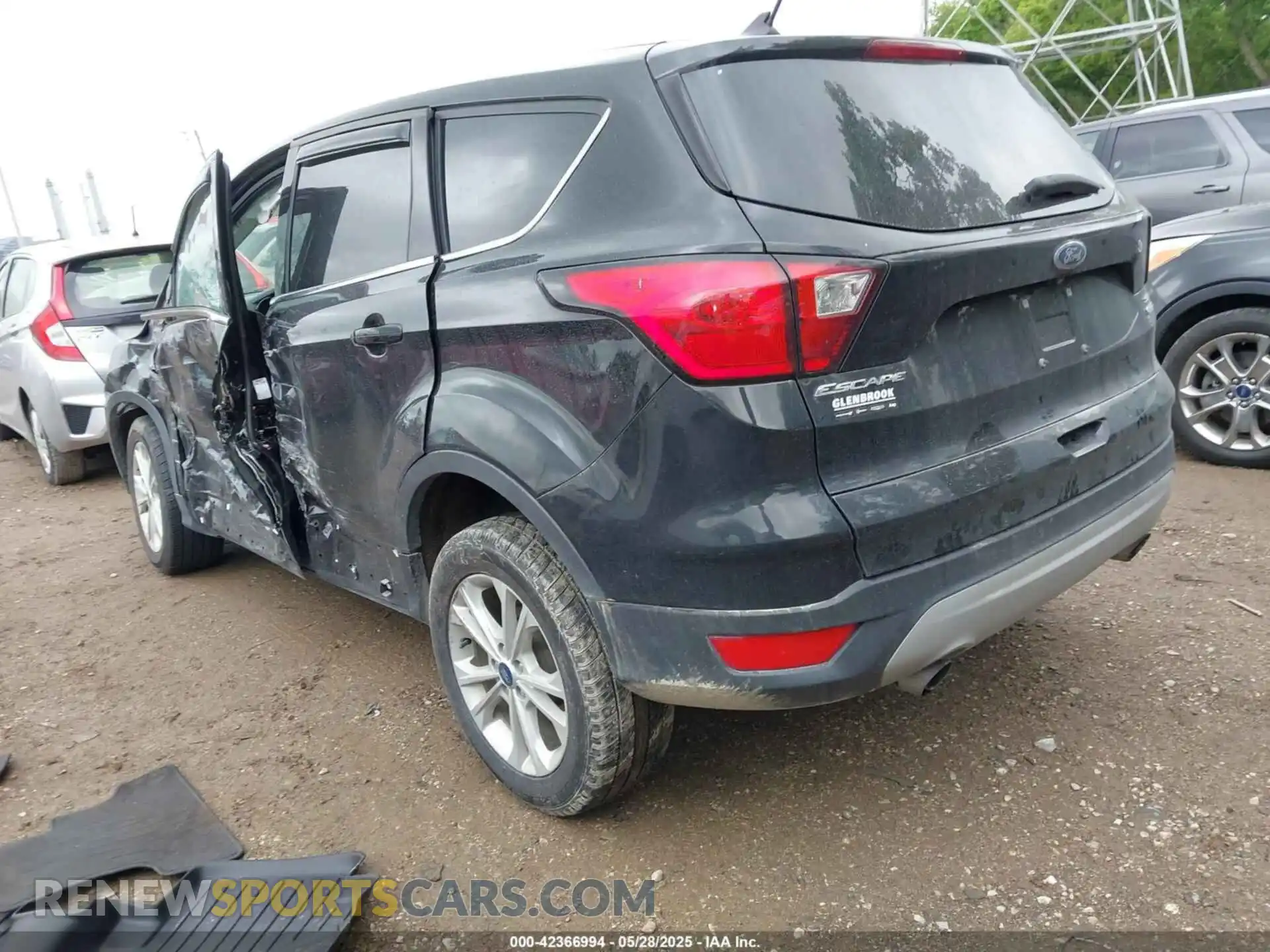 3 fotografías del automóvil dañado 1FMCU9GD1KUB06835 FORD ESCAPE 2019