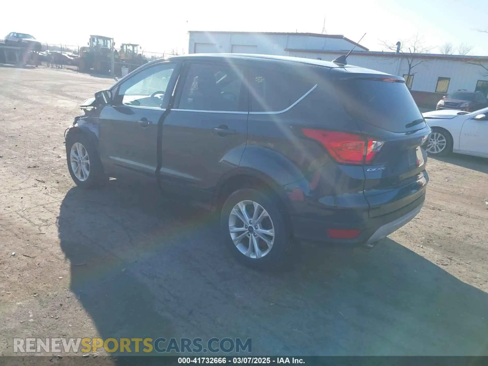 3 Photograph of a damaged car 1FMCU9GD1KUB24736 FORD ESCAPE 2019