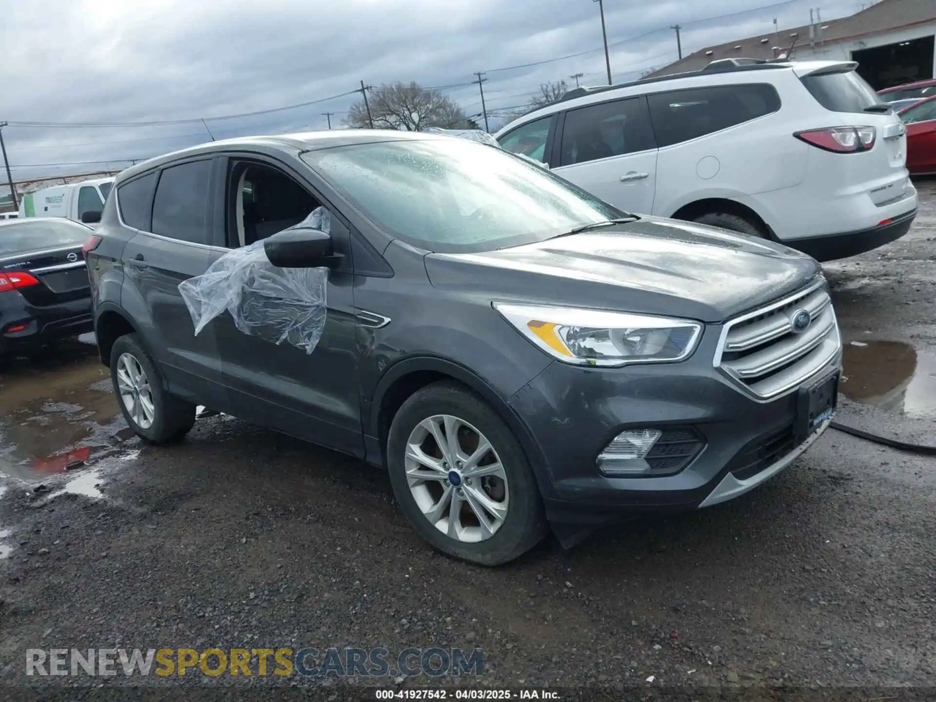 1 Photograph of a damaged car 1FMCU9GD1KUB77355 FORD ESCAPE 2019