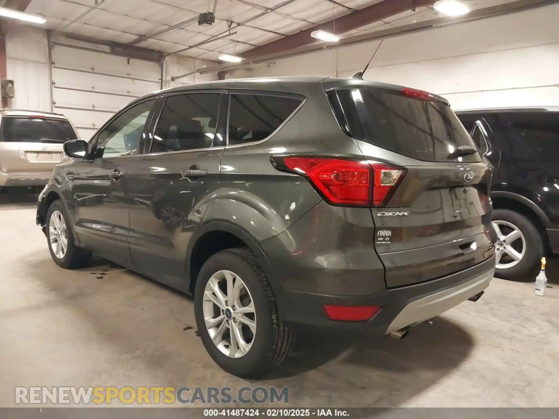 3 Photograph of a damaged car 1FMCU9GD2KUB04236 FORD ESCAPE 2019