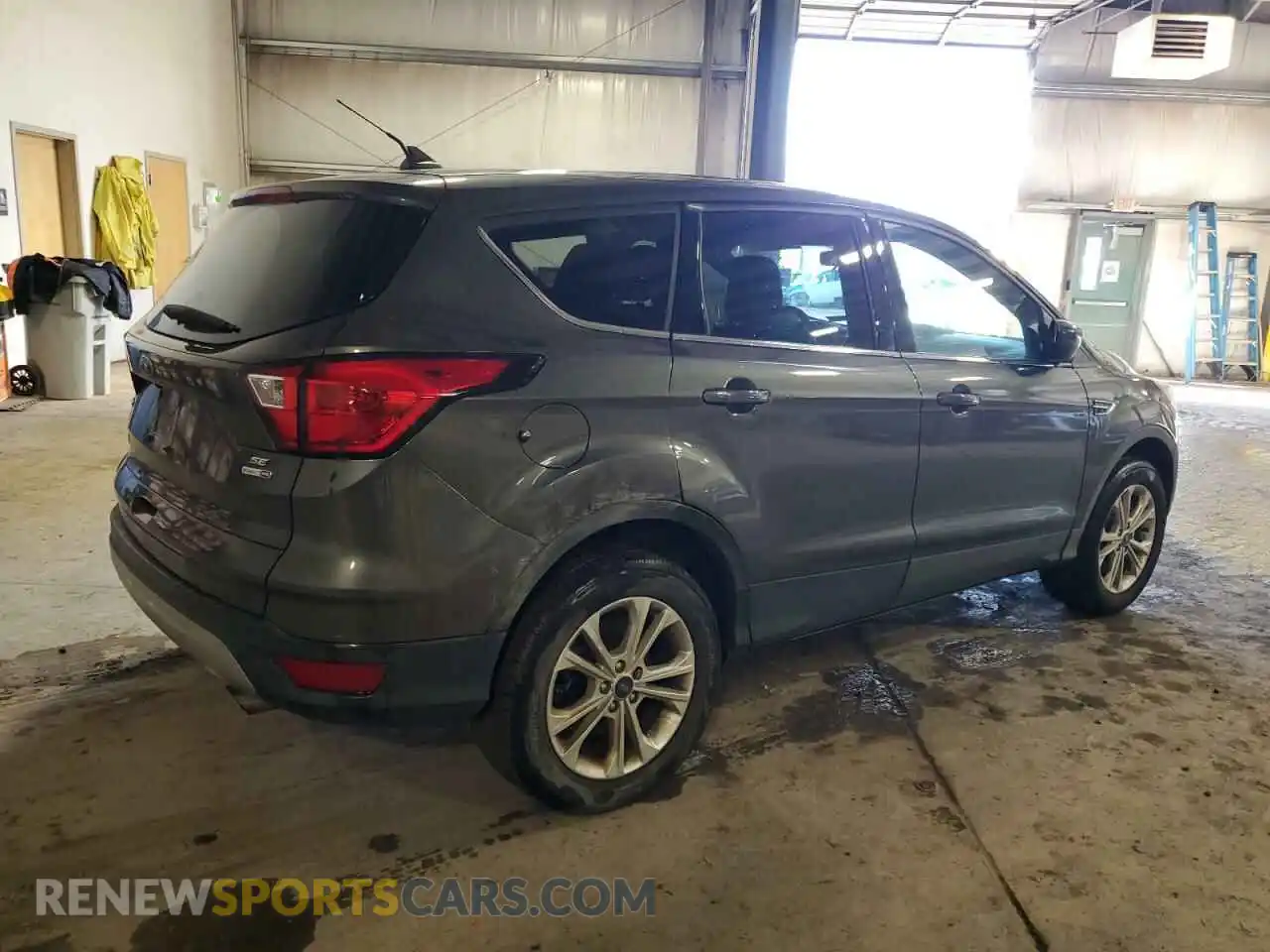 3 Photograph of a damaged car 1FMCU9GD3KUB43756 FORD ESCAPE 2019