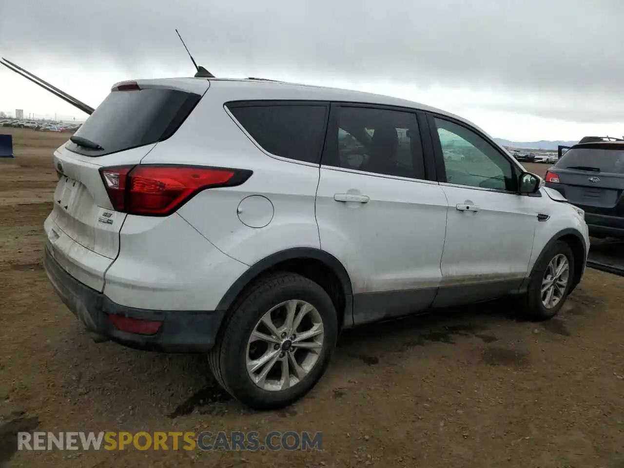 3 Photograph of a damaged car 1FMCU9GD3KUB60234 FORD ESCAPE 2019