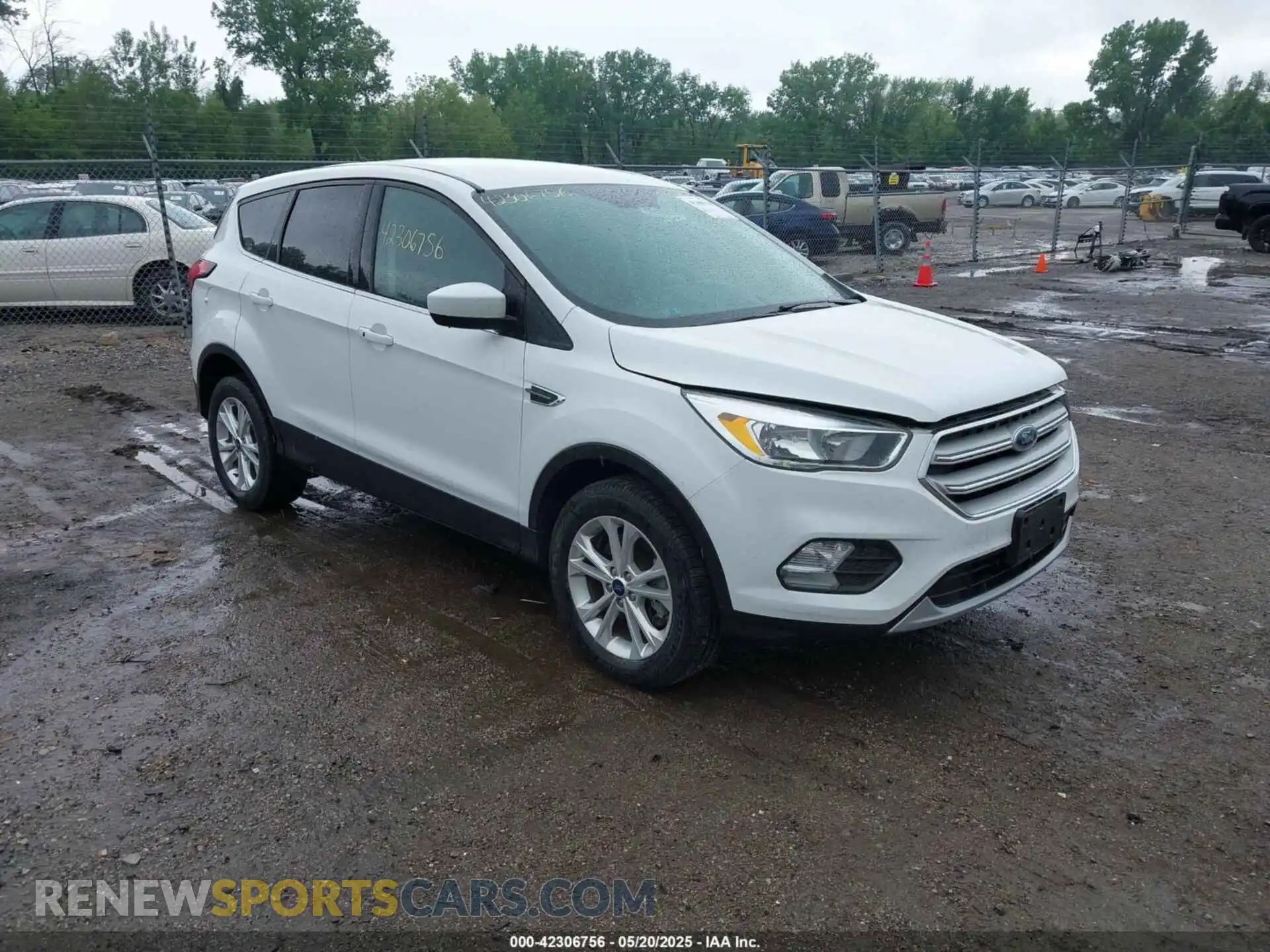 1 Photograph of a damaged car 1FMCU9GD4KUA65732 FORD ESCAPE 2019