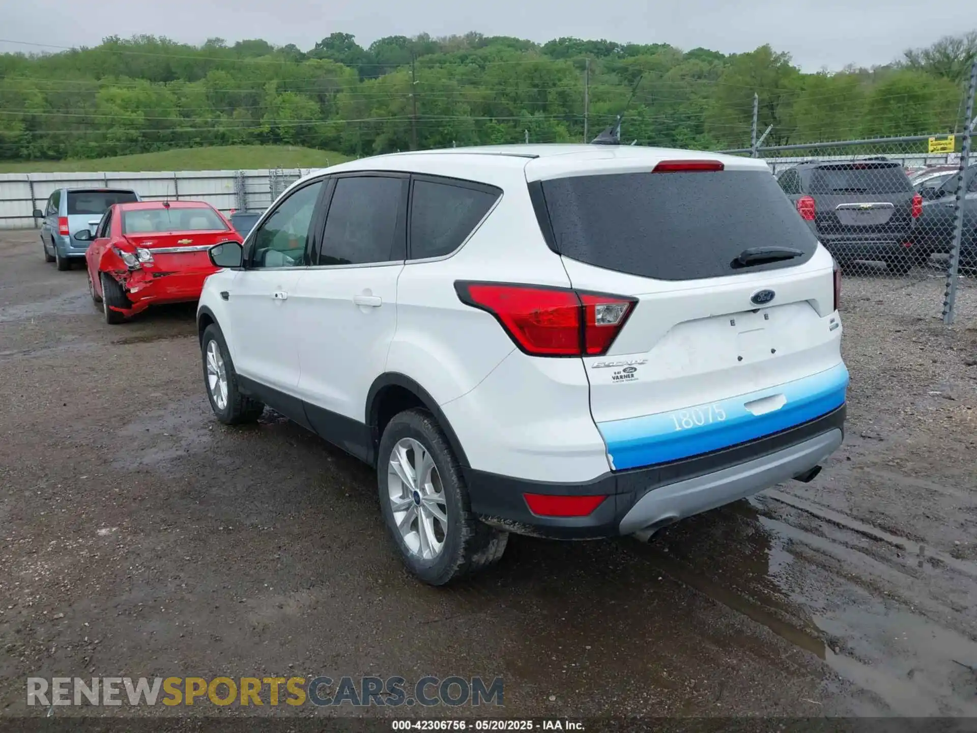 3 Photograph of a damaged car 1FMCU9GD4KUA65732 FORD ESCAPE 2019