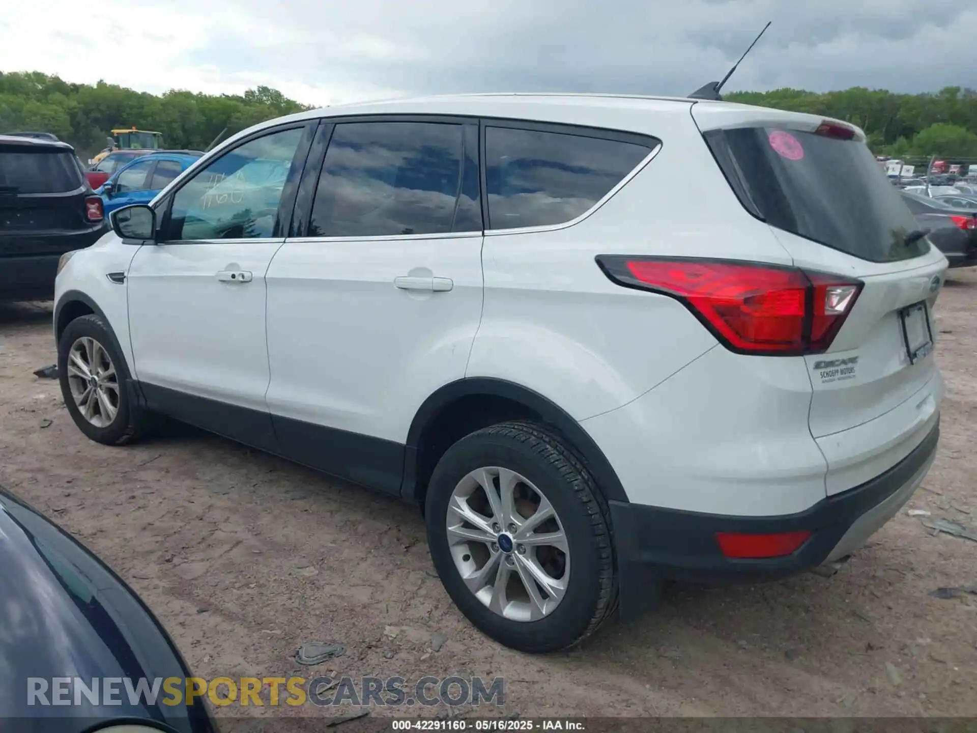 3 Photograph of a damaged car 1FMCU9GD4KUB31356 FORD ESCAPE 2019