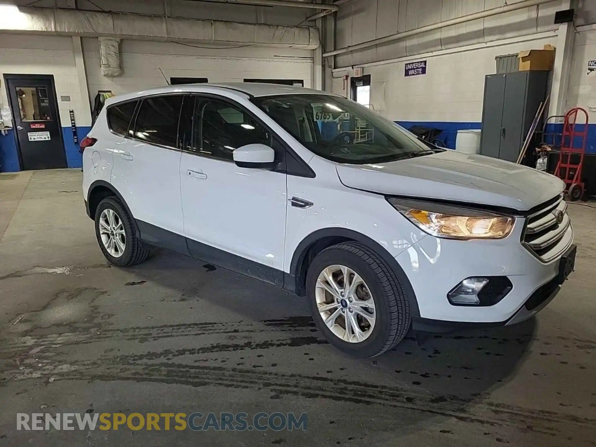 1 Photograph of a damaged car 1FMCU9GD4KUB65698 FORD ESCAPE 2019