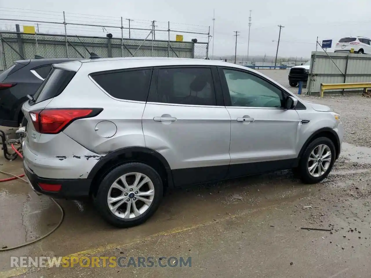 3 Photograph of a damaged car 1FMCU9GD4KUC07433 FORD ESCAPE 2019