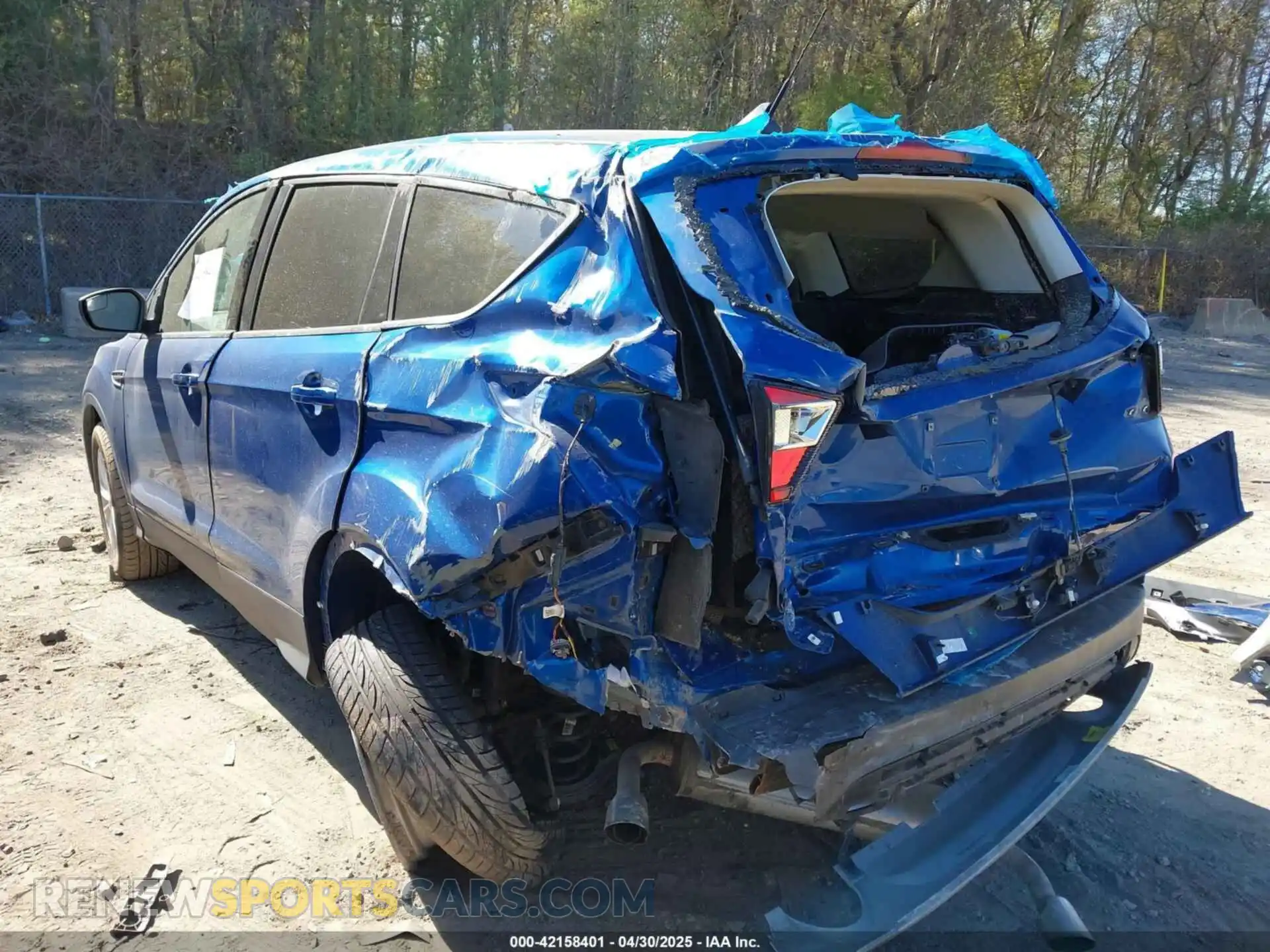 3 Photograph of a damaged car 1FMCU9GD5KUC17470 FORD ESCAPE 2019