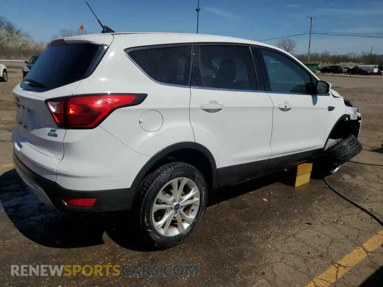 3 Photograph of a damaged car 1FMCU9GD6KUB85600 FORD ESCAPE 2019