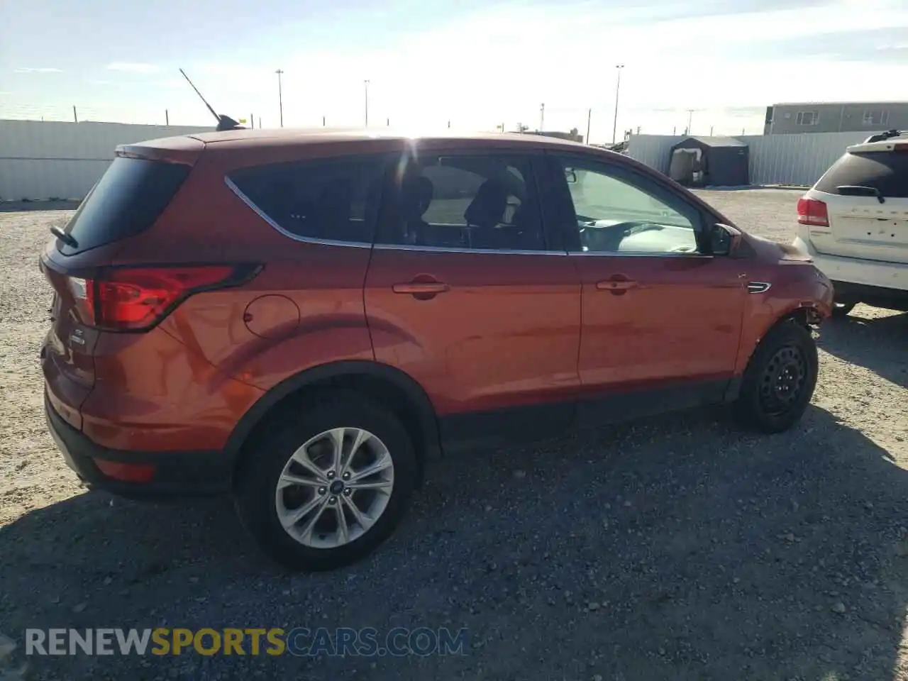 3 Photograph of a damaged car 1FMCU9GD6KUC10866 FORD ESCAPE 2019