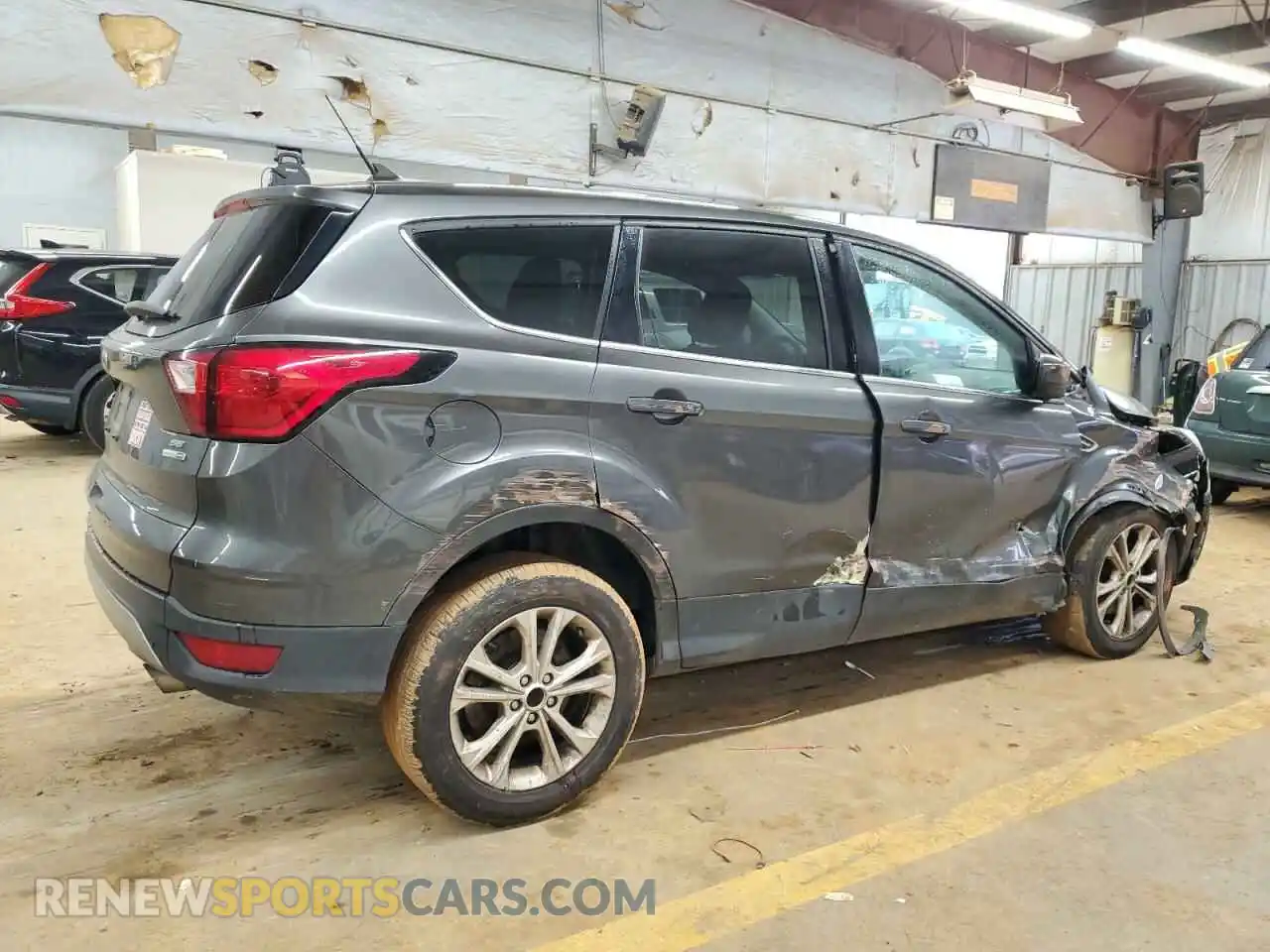 3 Фотография поврежденного автомобиля 1FMCU9GD7KUA52392 FORD ESCAPE 2019