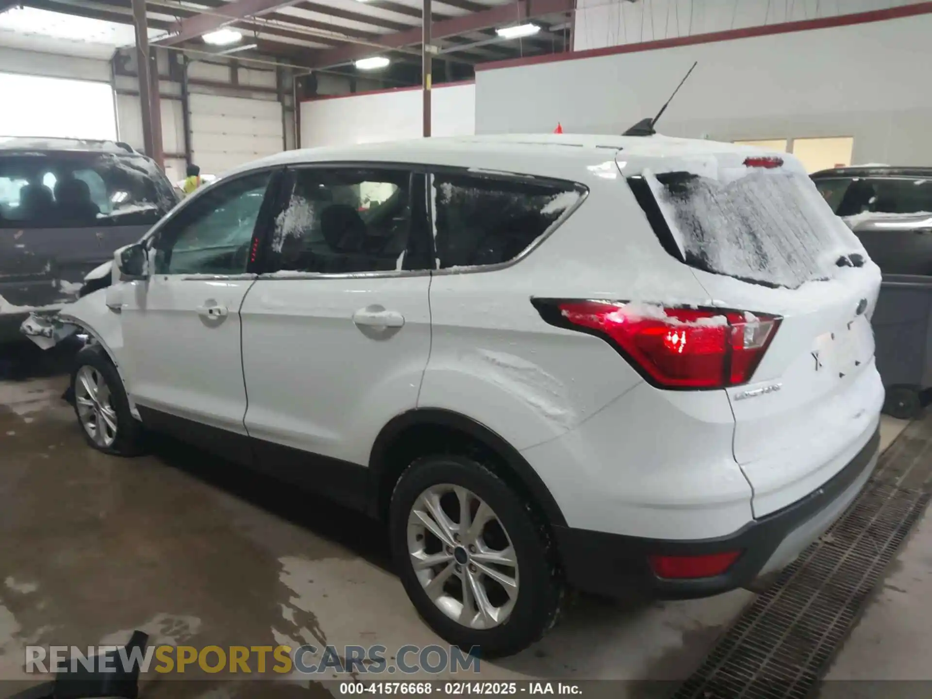 3 Photograph of a damaged car 1FMCU9GD7KUC34075 FORD ESCAPE 2019