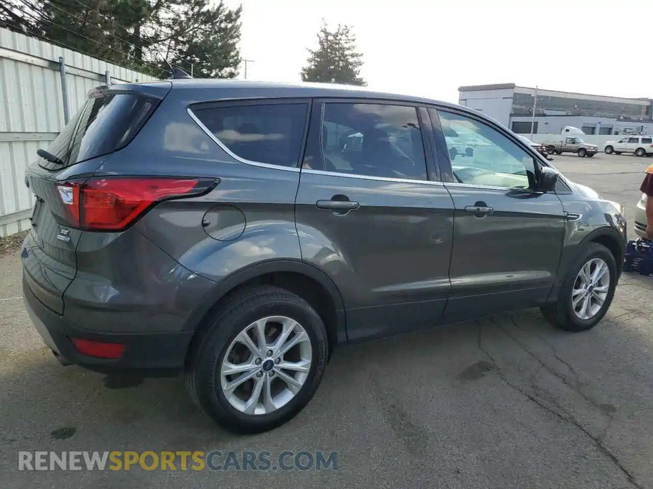 3 Photograph of a damaged car 1FMCU9GD8KUA30952 FORD ESCAPE 2019