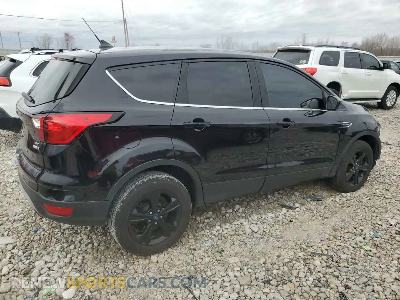 3 Photograph of a damaged car 1FMCU9GD8KUA52319 FORD ESCAPE 2019