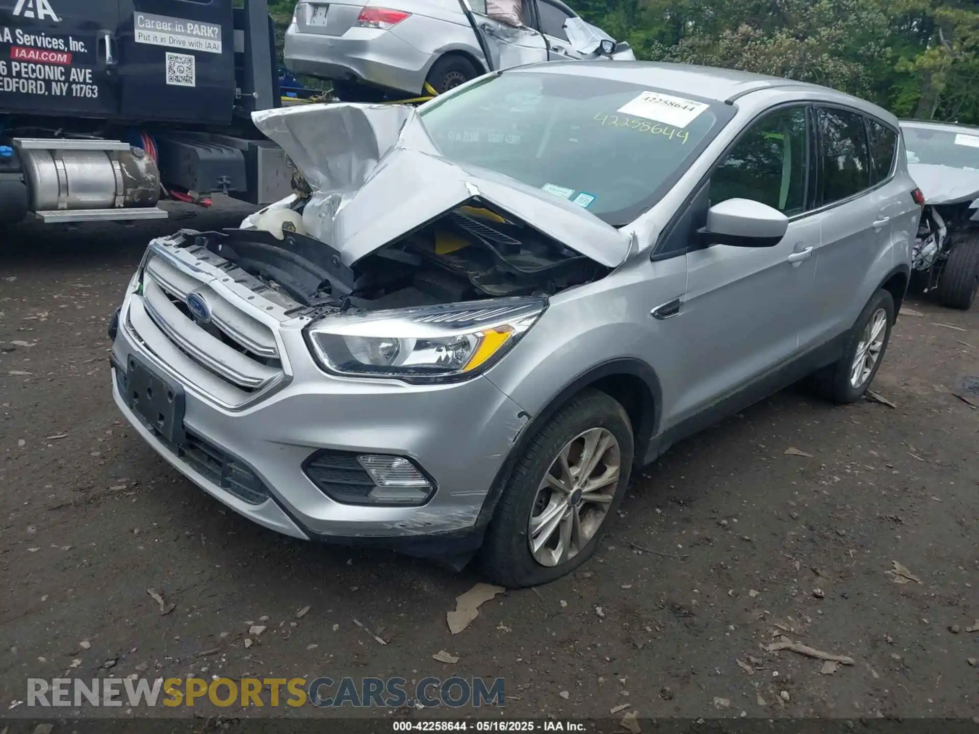 2 fotografías del automóvil dañado 1FMCU9GD8KUA73154 FORD ESCAPE 2019