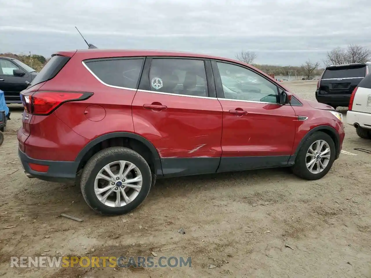 3 Photograph of a damaged car 1FMCU9GD8KUA91072 FORD ESCAPE 2019