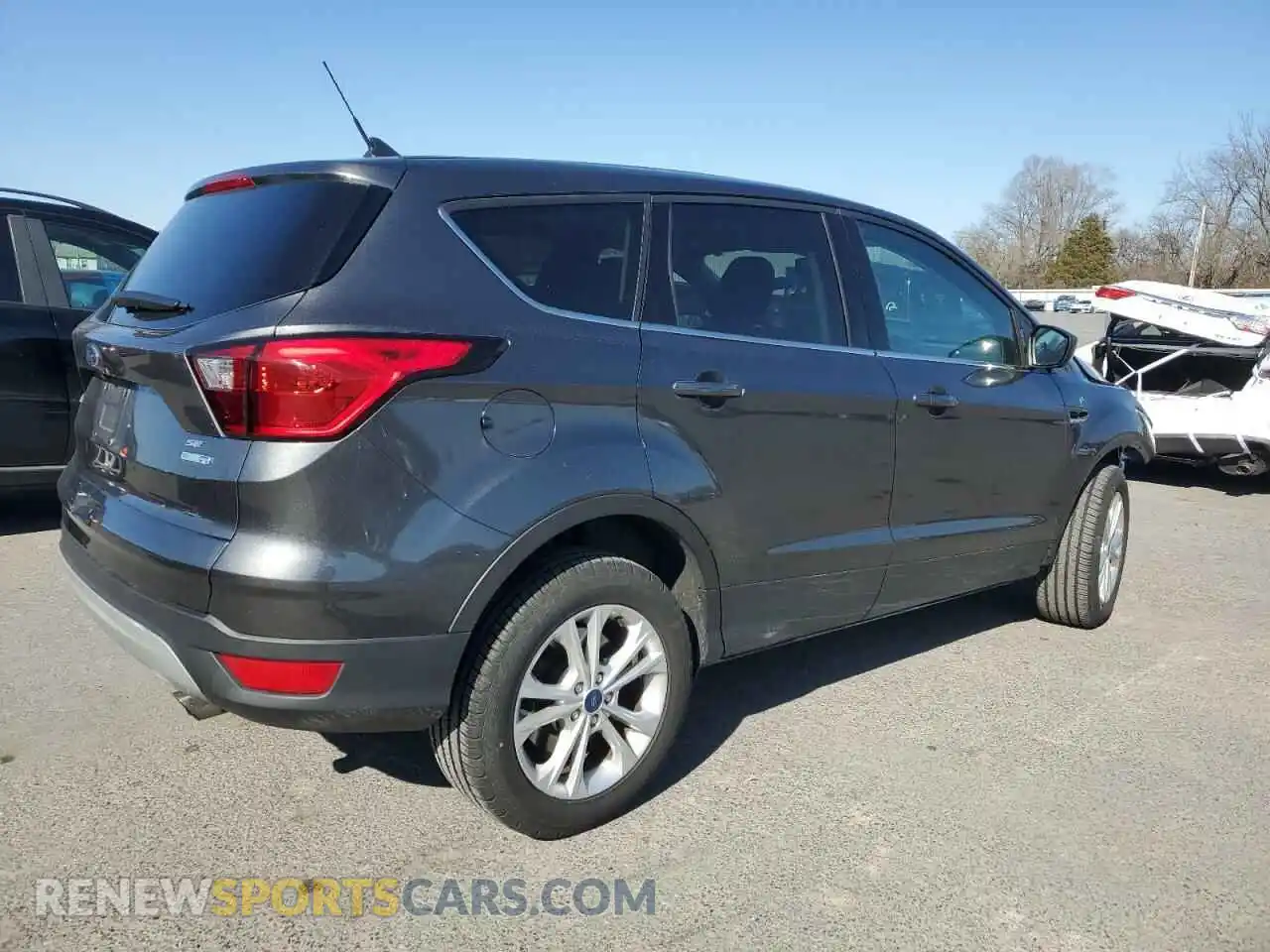 3 Фотография поврежденного автомобиля 1FMCU9GD8KUB92483 FORD ESCAPE 2019