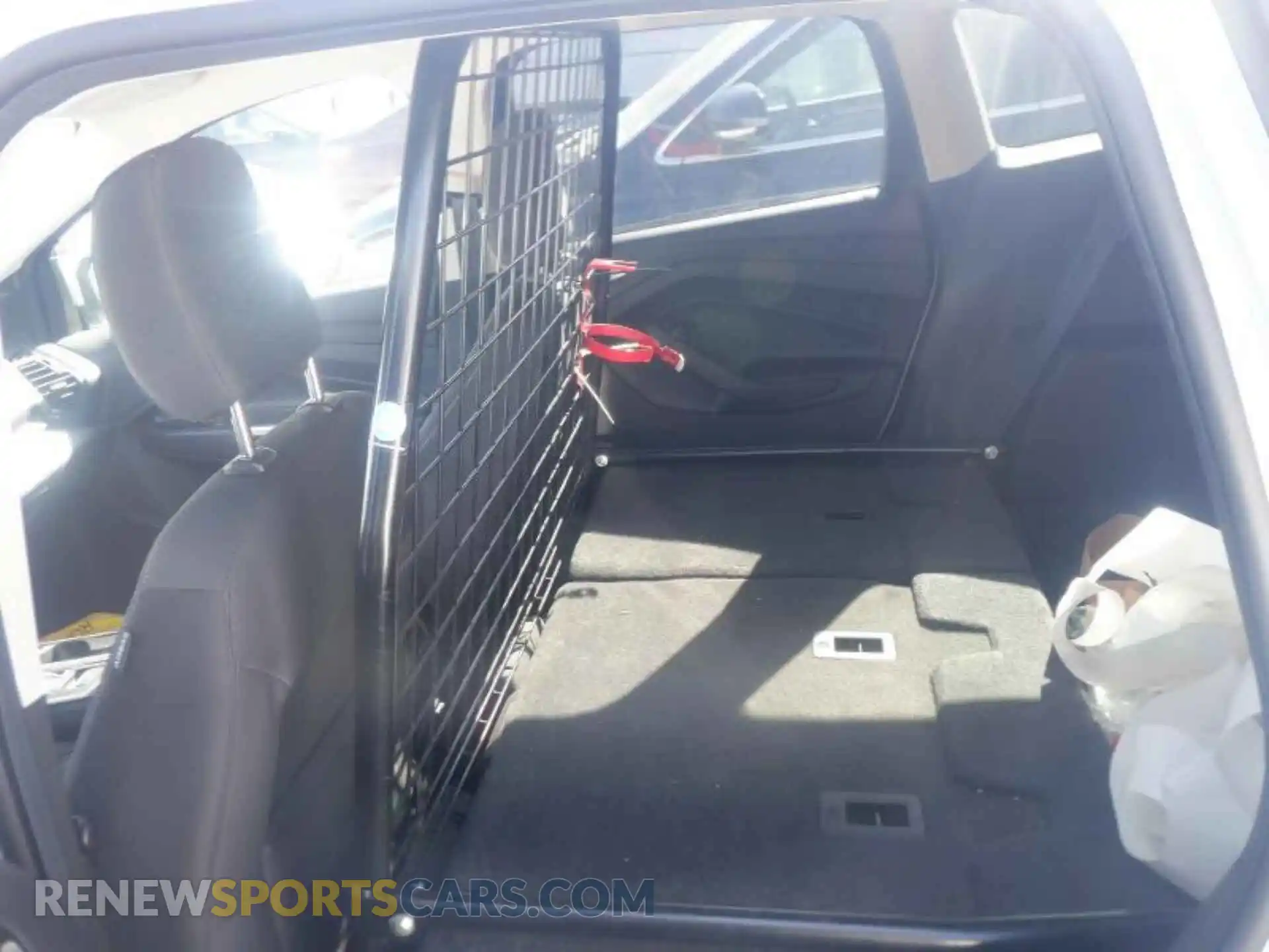 1 Photograph of a damaged car 1FMCU9GD8KUC07547 FORD ESCAPE 2019